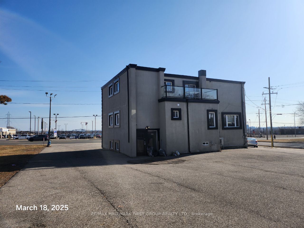 1400 Dundas Street Property Photo 6