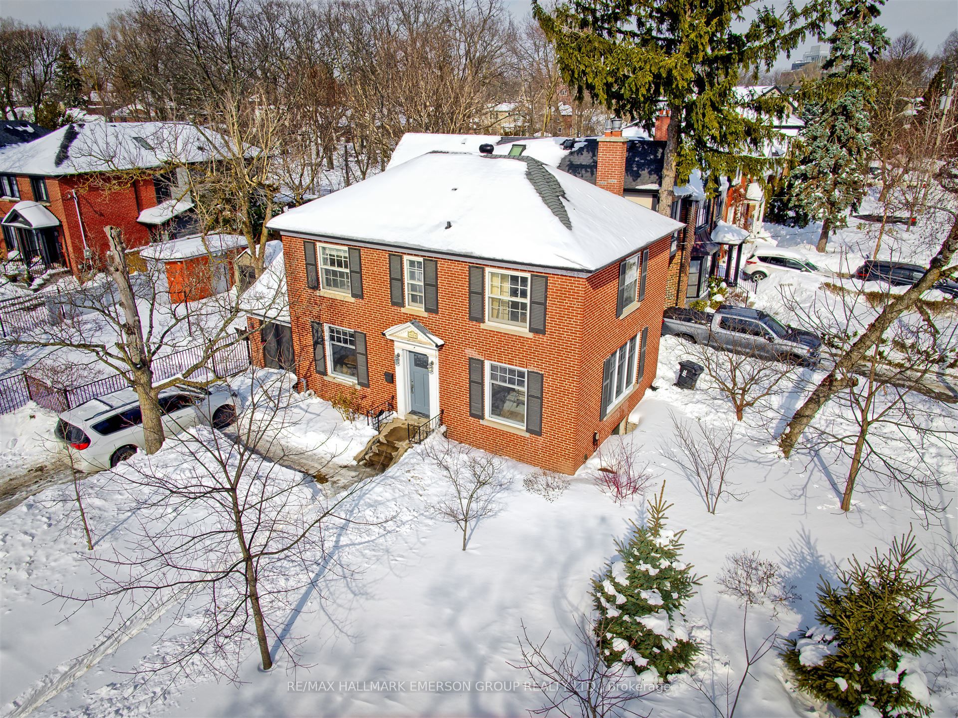 2 Wood Glen Road Property Photo