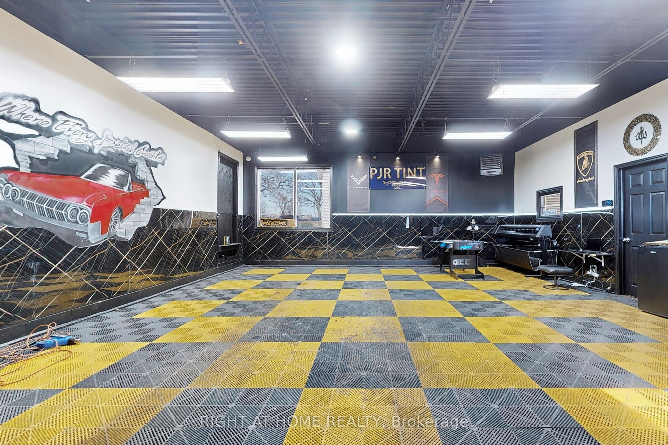 #4 - 205 Nantucket Boulevard Property Photo 3