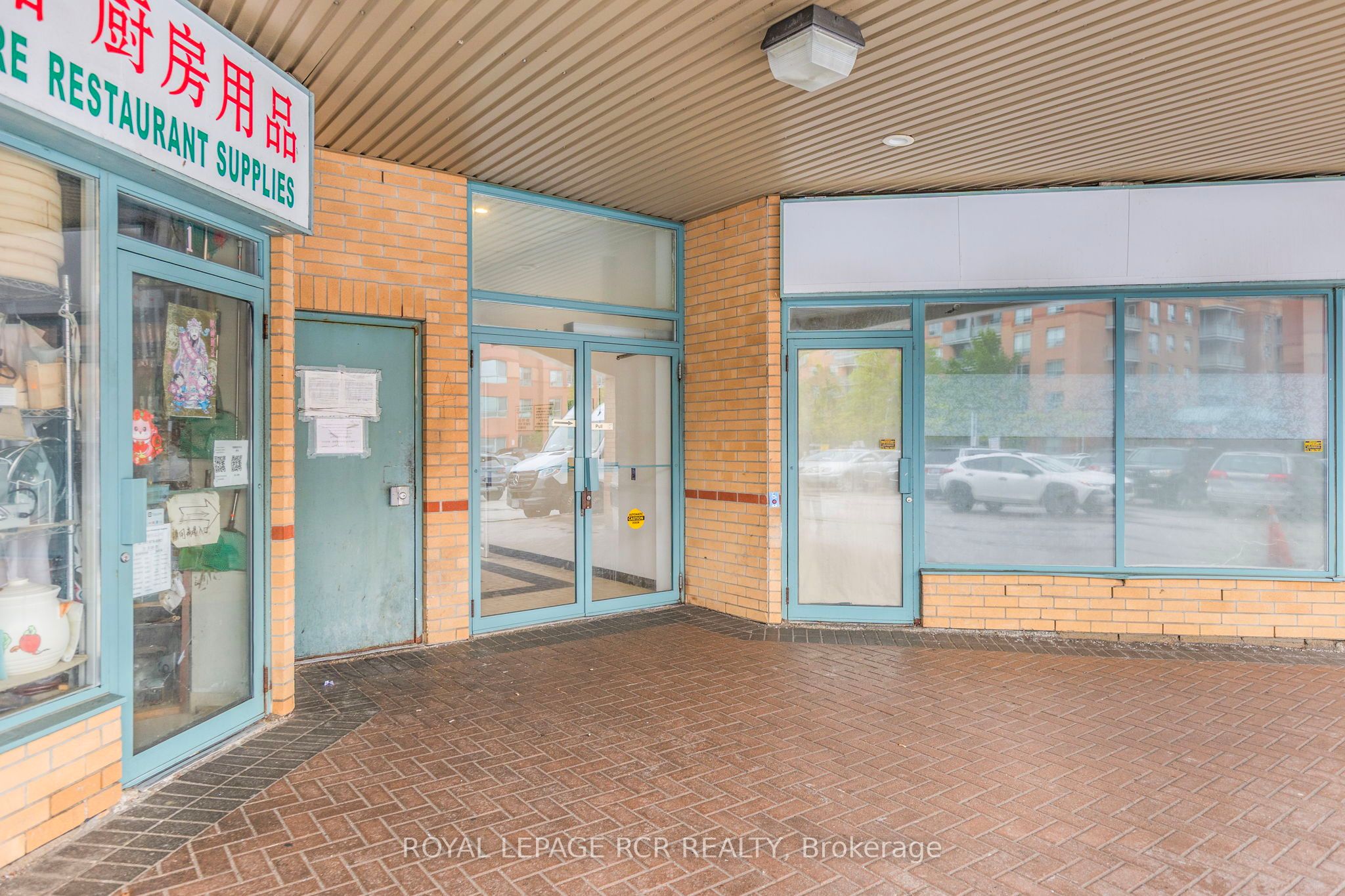 #16 - 3833 Midland Avenue Property Photo 6