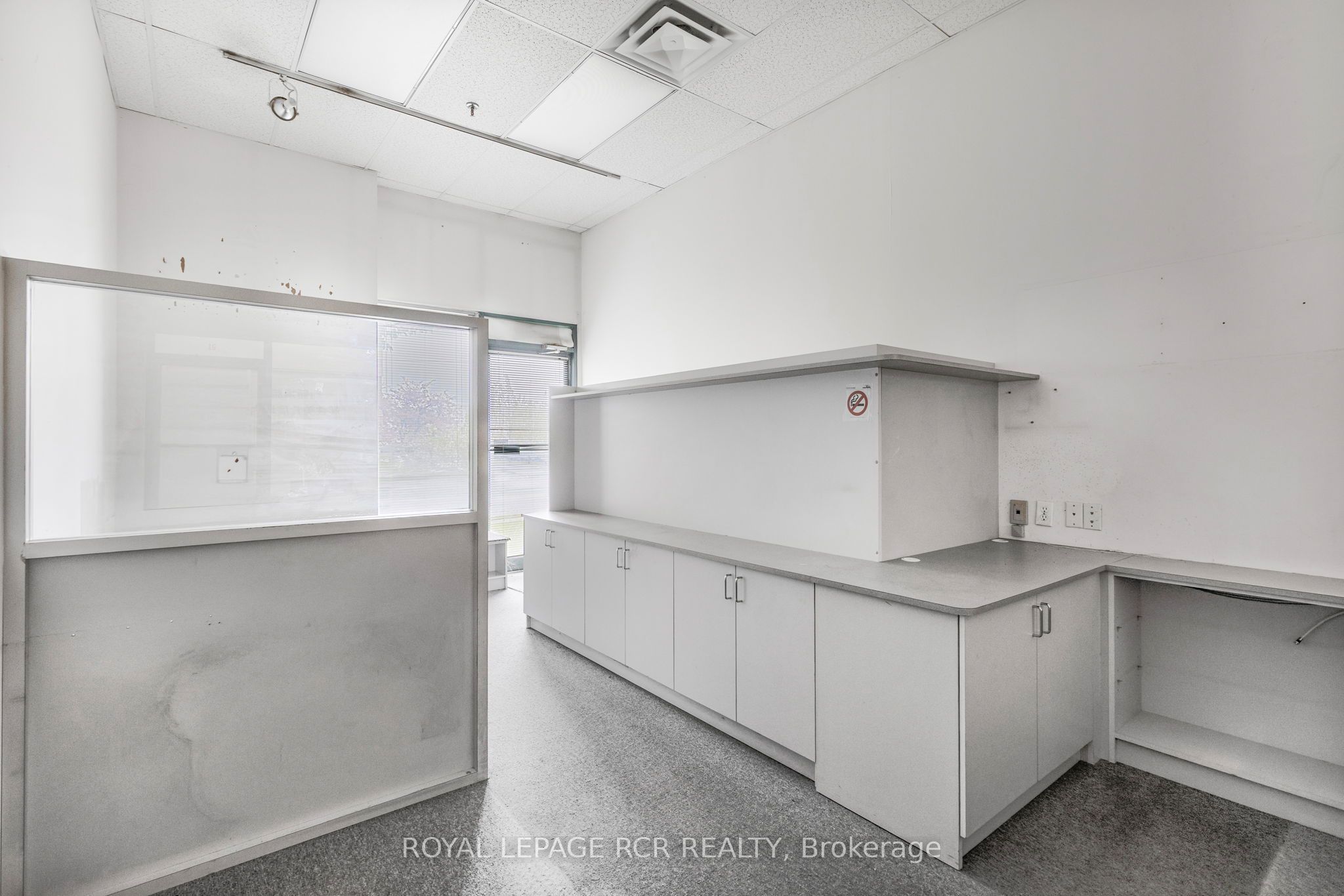 #16 - 3833 Midland Avenue Property Photo 14
