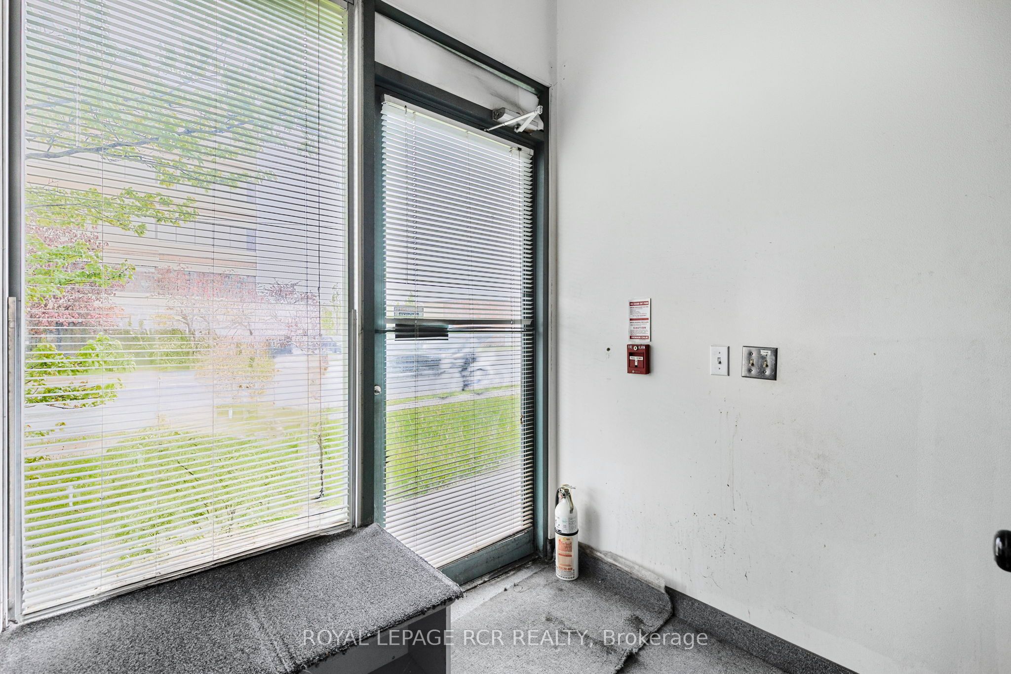#16 - 3833 Midland Avenue Property Photo 20