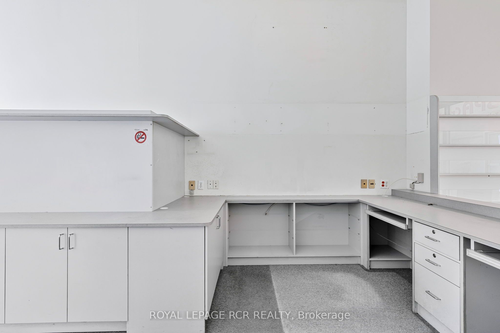 #16 - 3833 Midland Avenue Property Photo 21