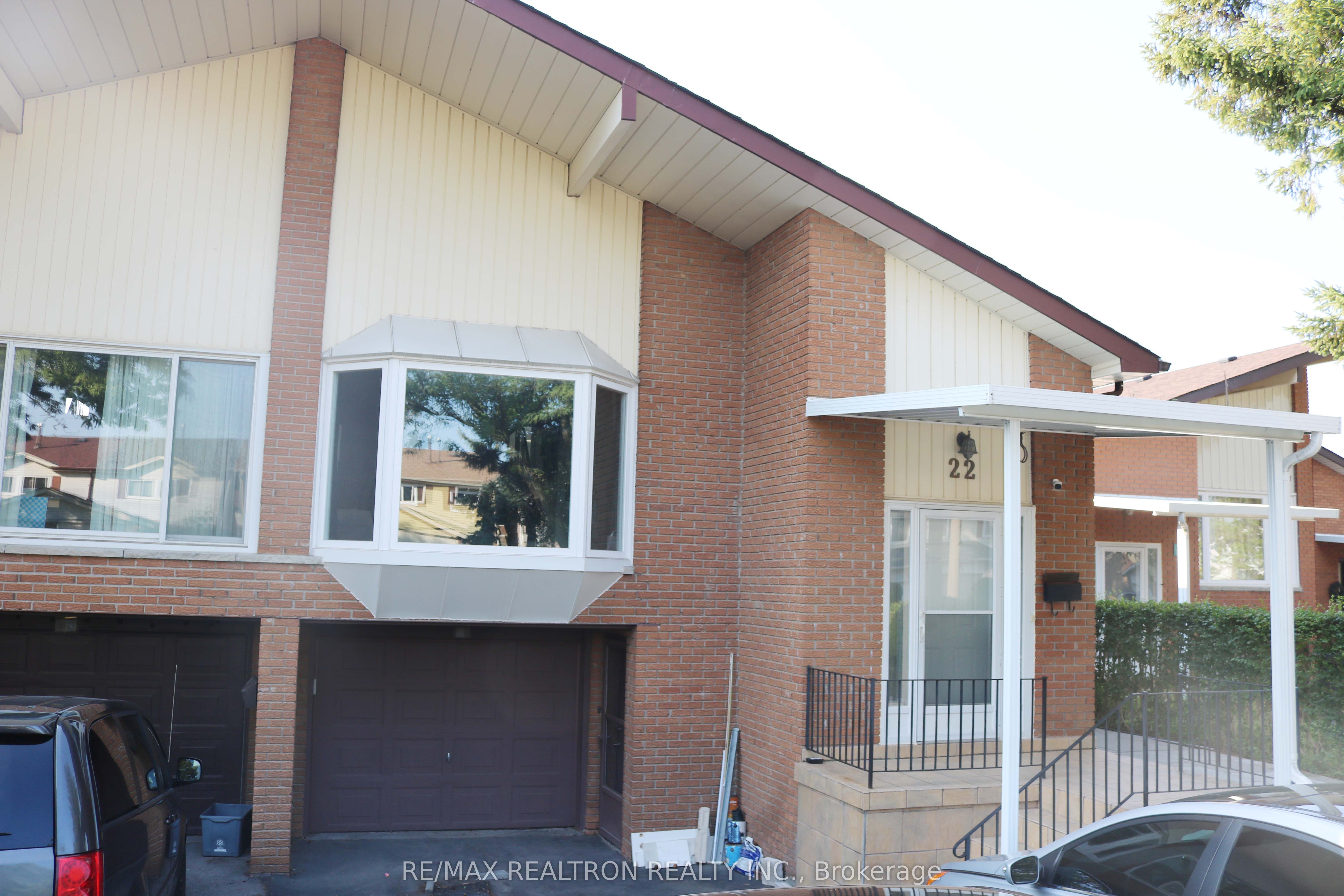 #2 - 22 Rakewood Crescent Property Photo 1