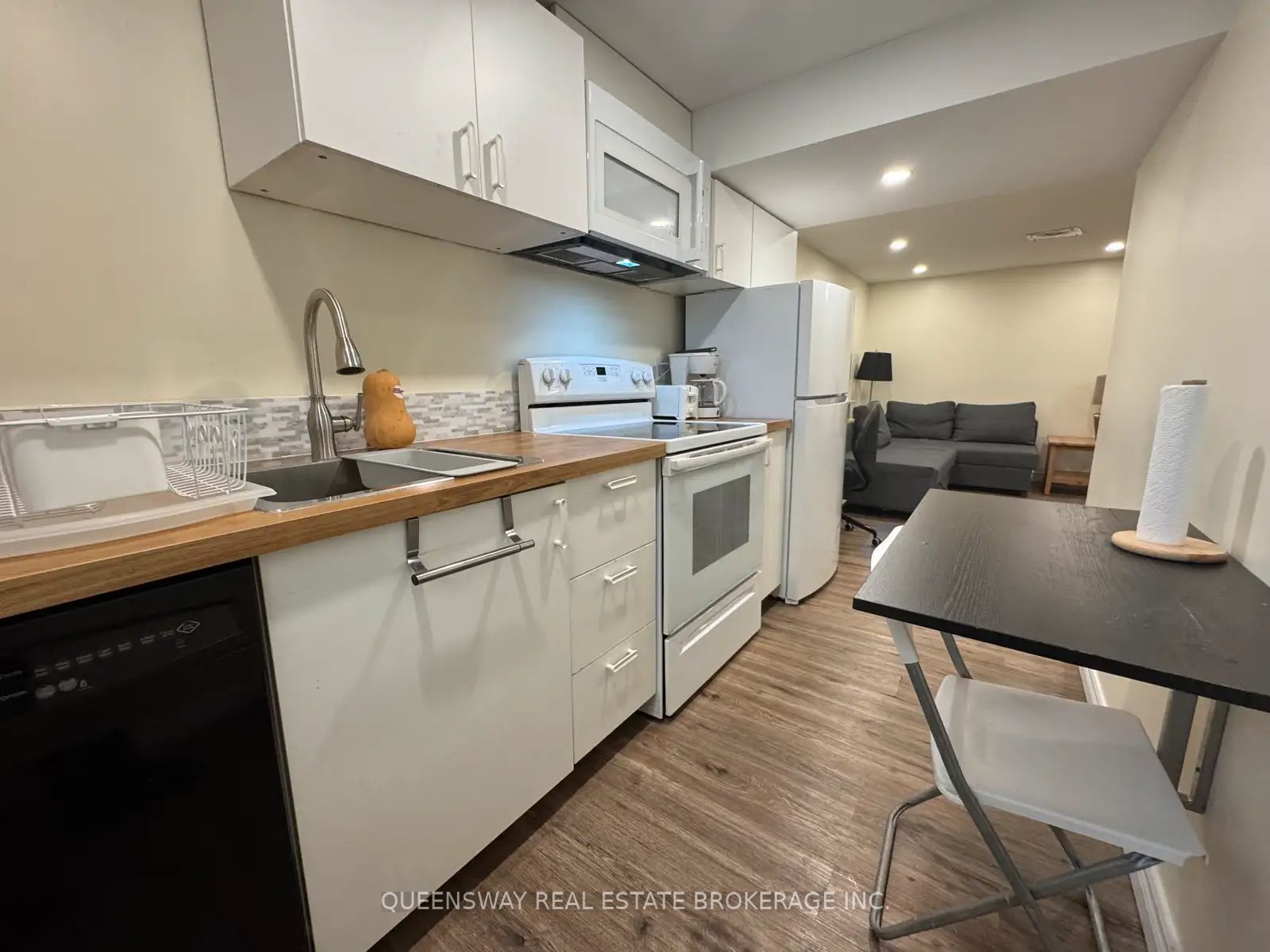 29 Shoreland Crescent Property Photo