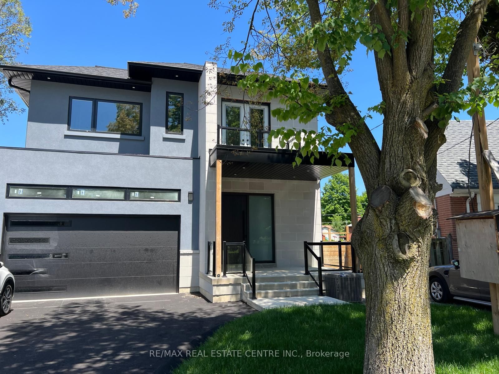33 Twin Pauls Crescent Property Photo