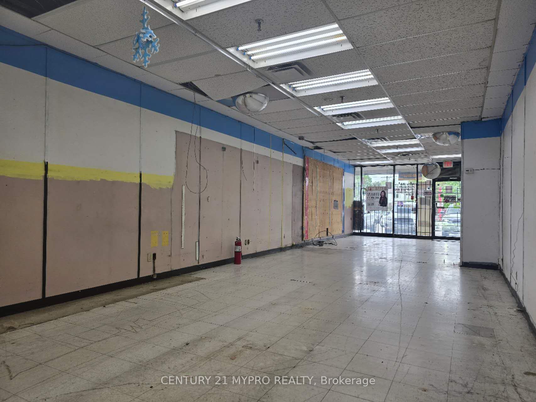 2594 Birchmount Road Property Photo 3