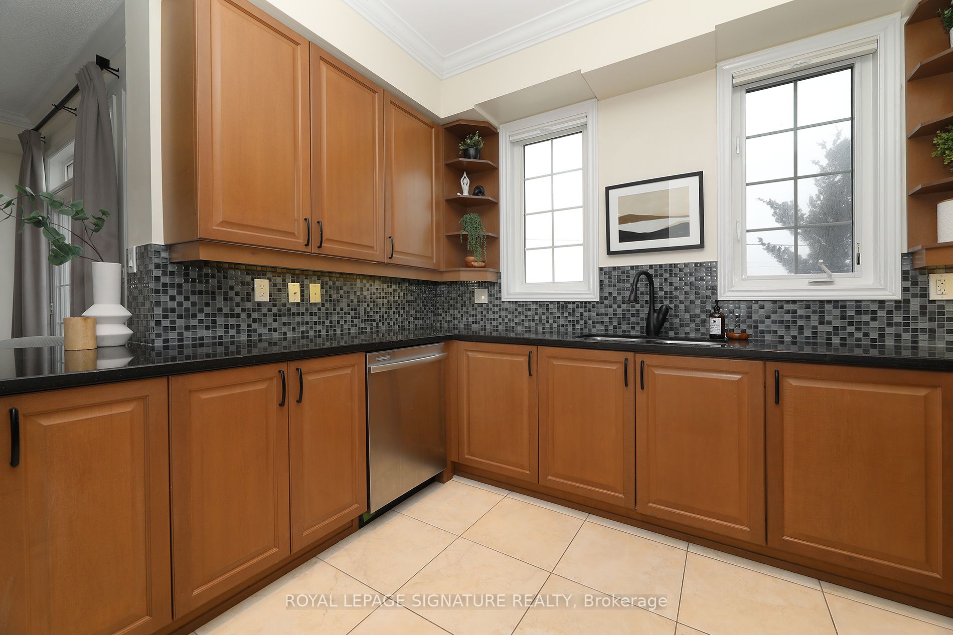 #38 - 530 Kingston Road Property Photo 18