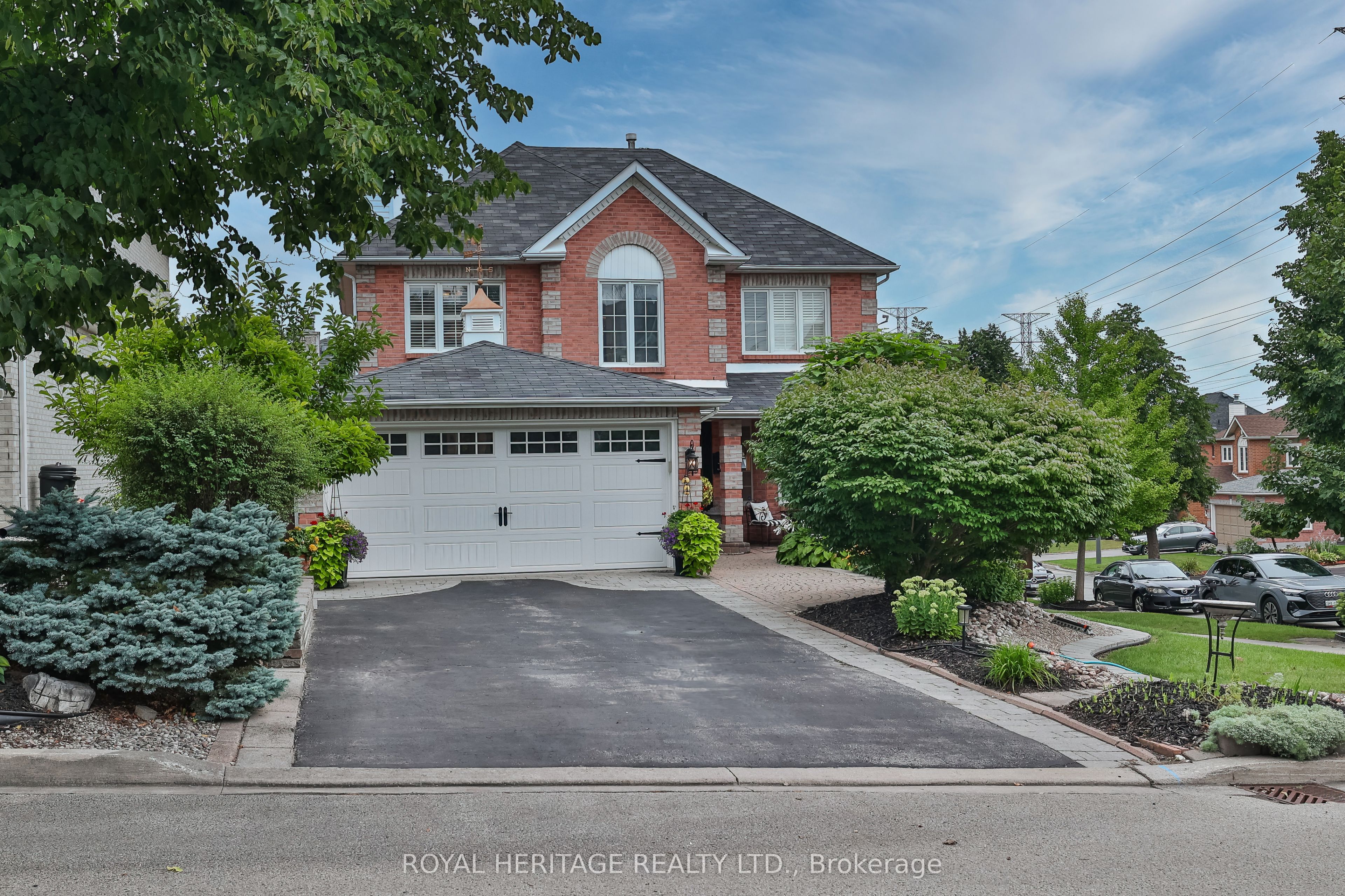 1097 Wildrose Crescent Property Photo 1