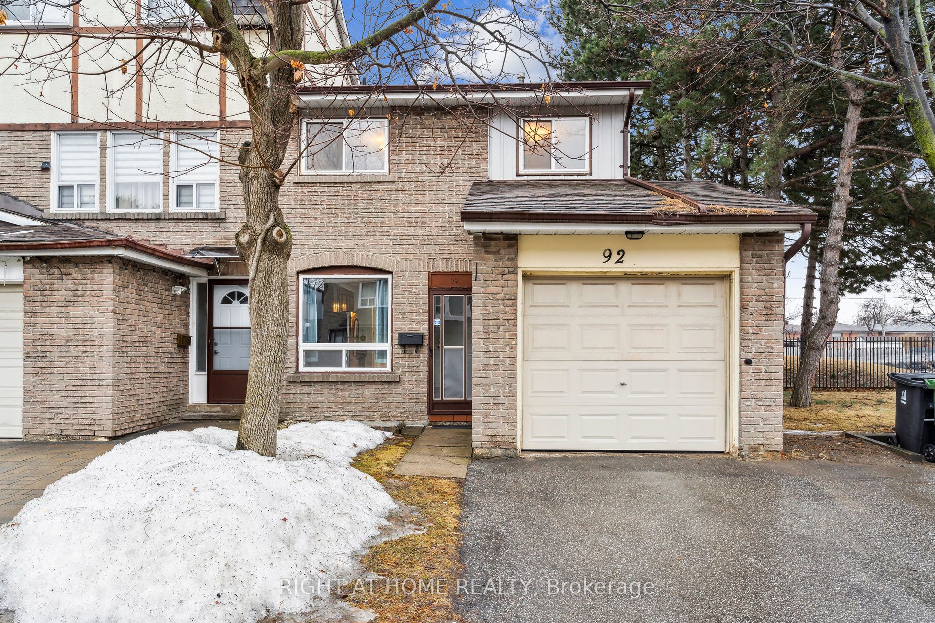 #92 - 44 Chester Le Boulevard Property Photo