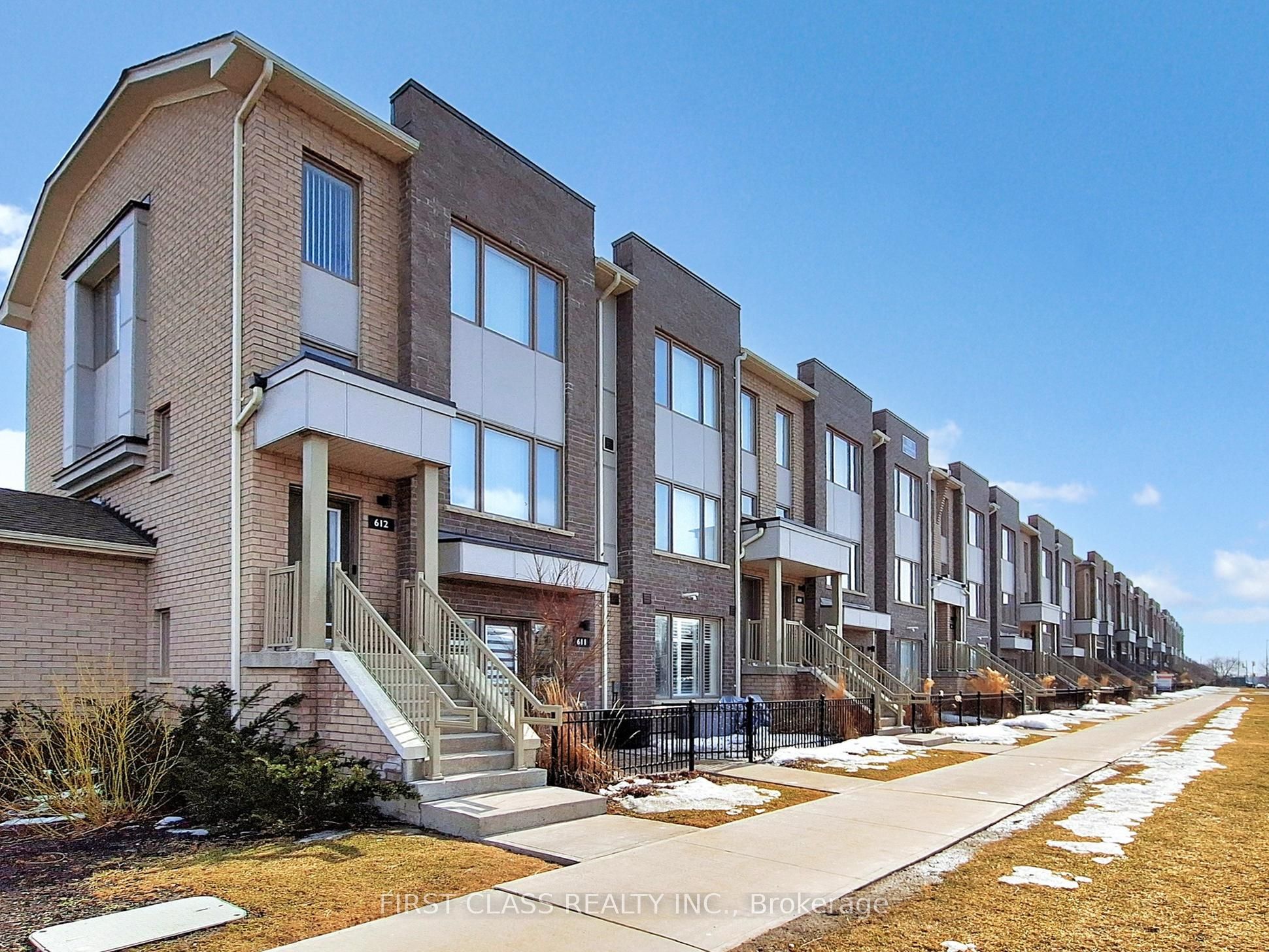 #611 - 1525 Kingston Road Property Photo