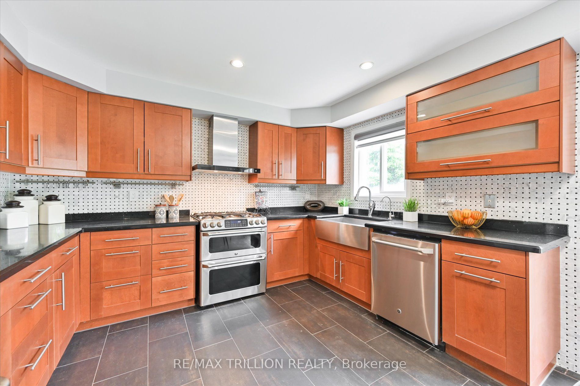 611 Staines Road Property Photo 14
