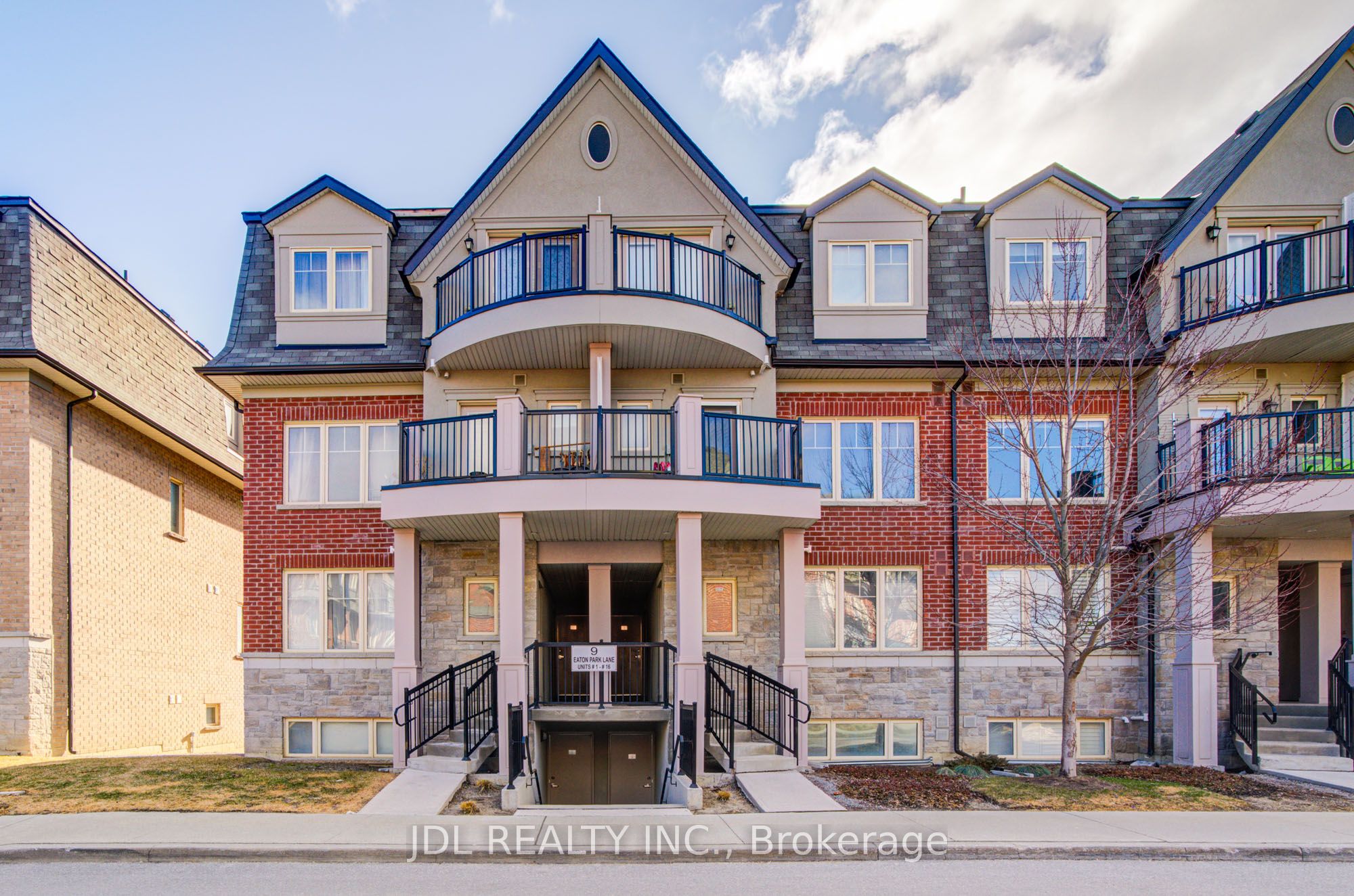 #5 - 9 Eaton Park Lane Property Photo