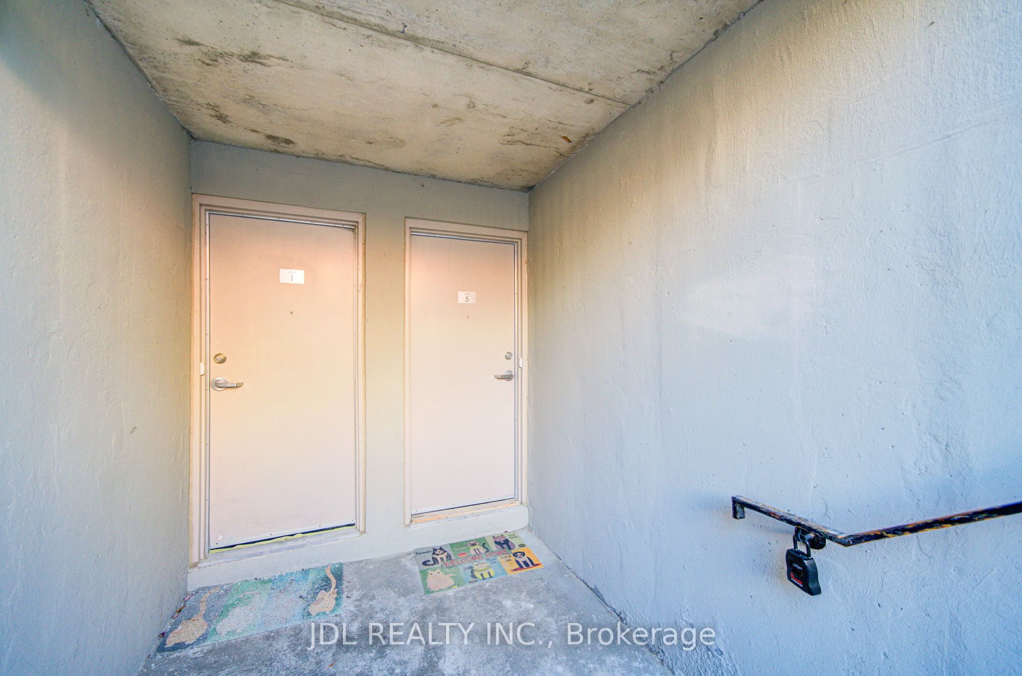 9 Eaton Park Lane 5 Property Photo 2