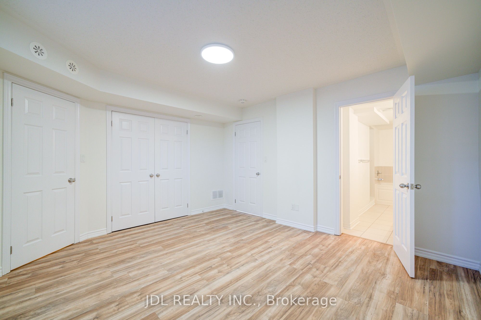 9 Eaton Park Lane 5 Property Photo 5