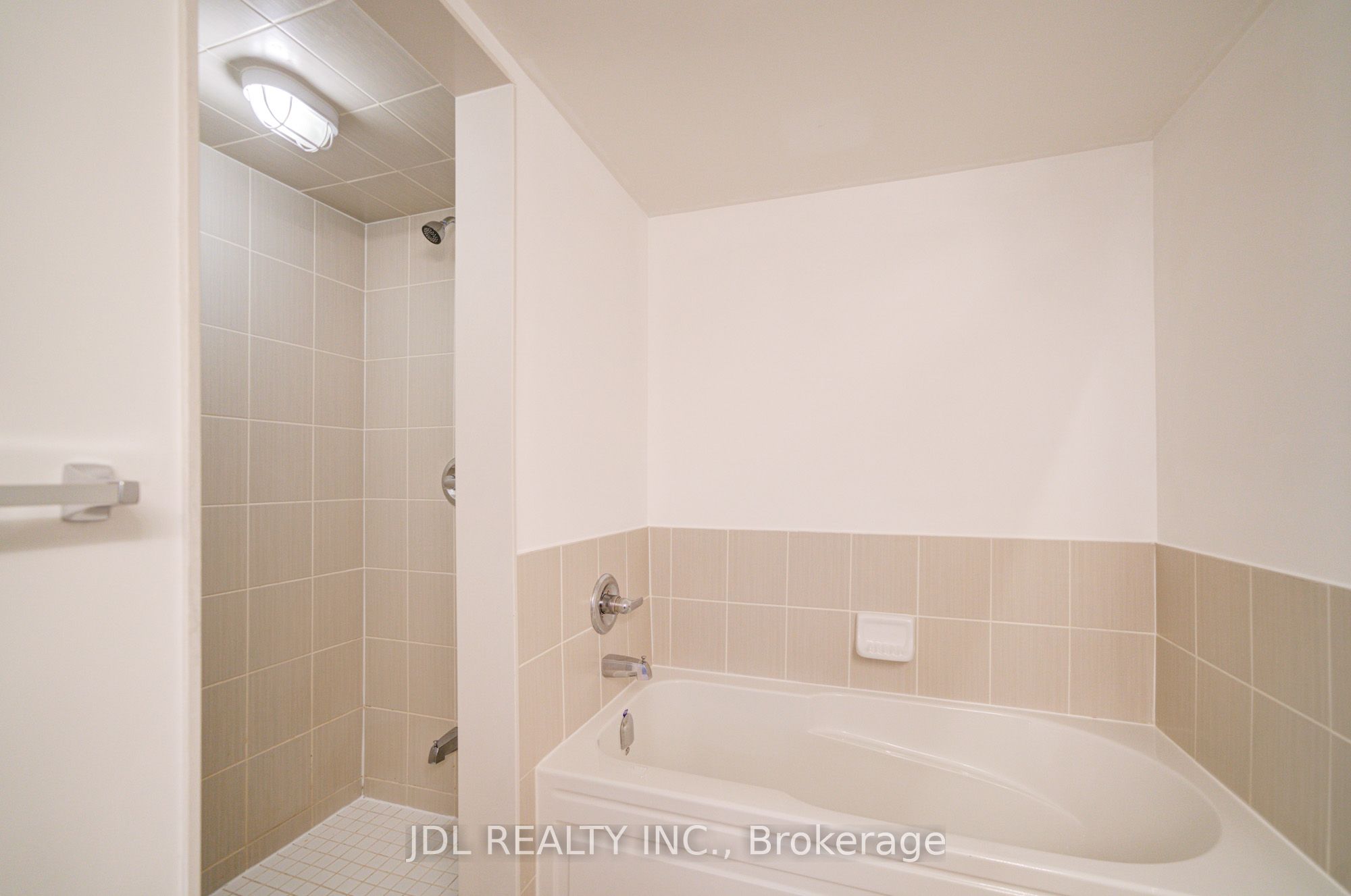 9 Eaton Park Lane 5 Property Photo 10