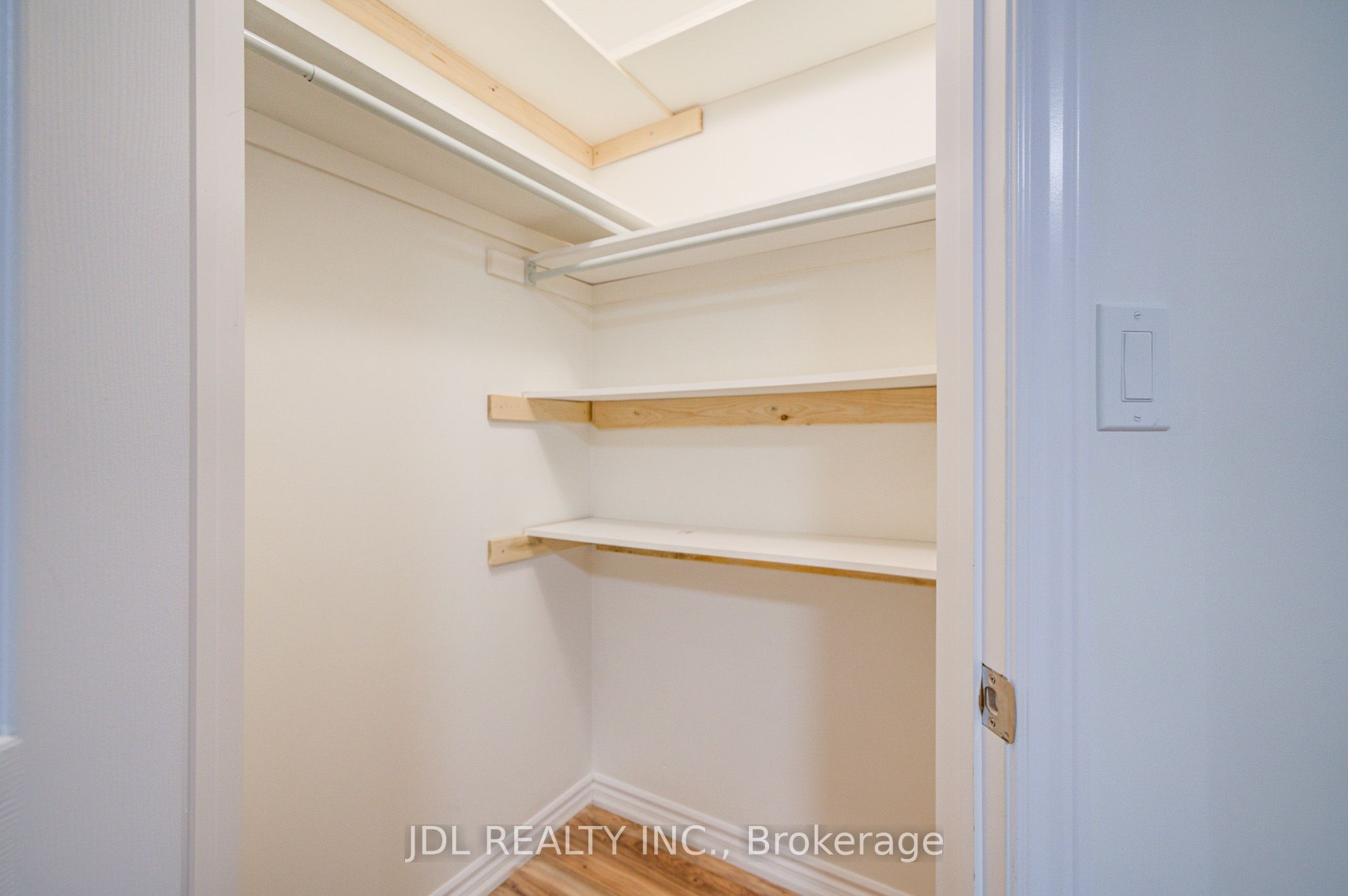 9 Eaton Park Lane 5 Property Photo 11