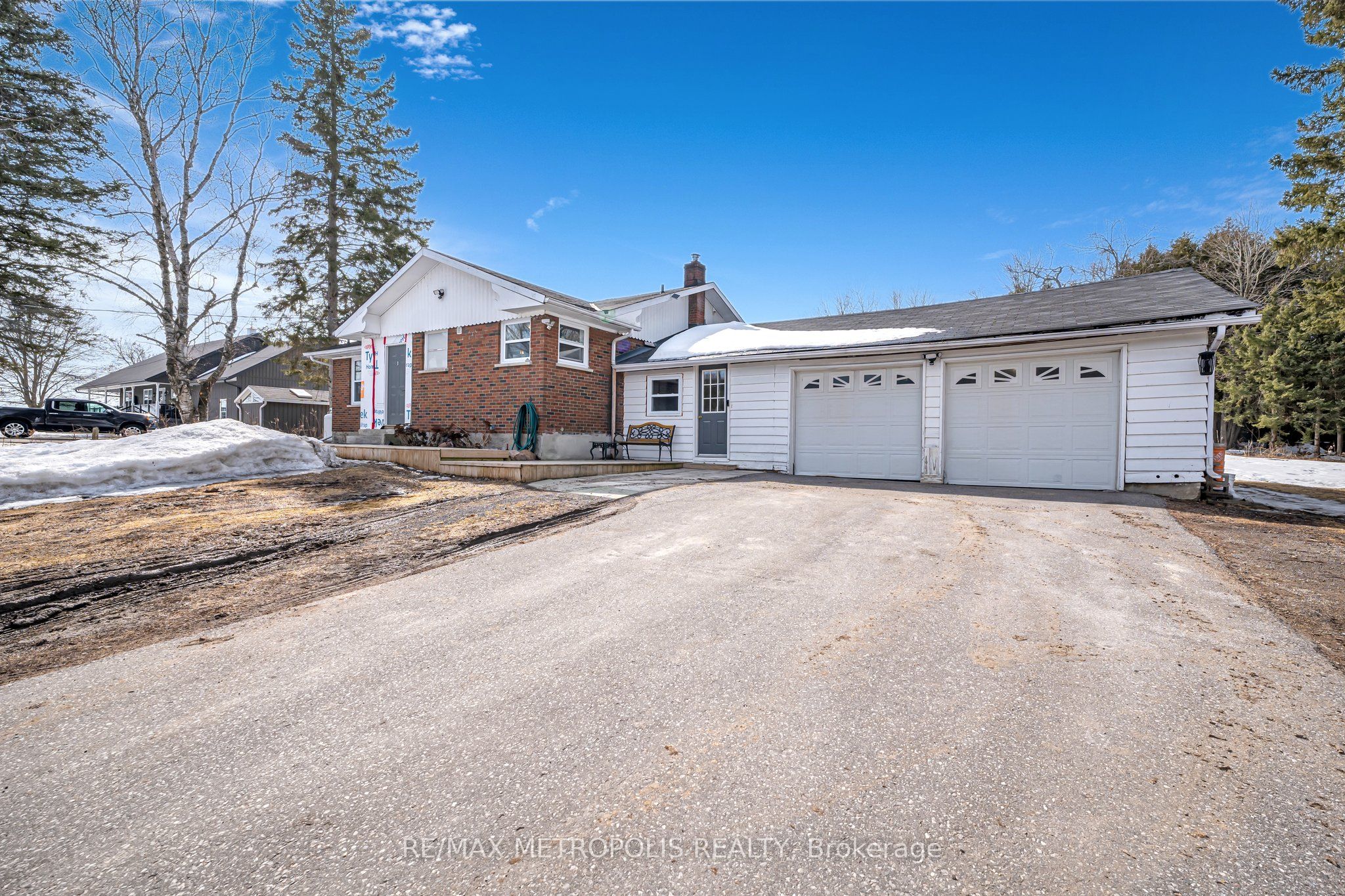 5400 Regional Rd 18 Property Photo