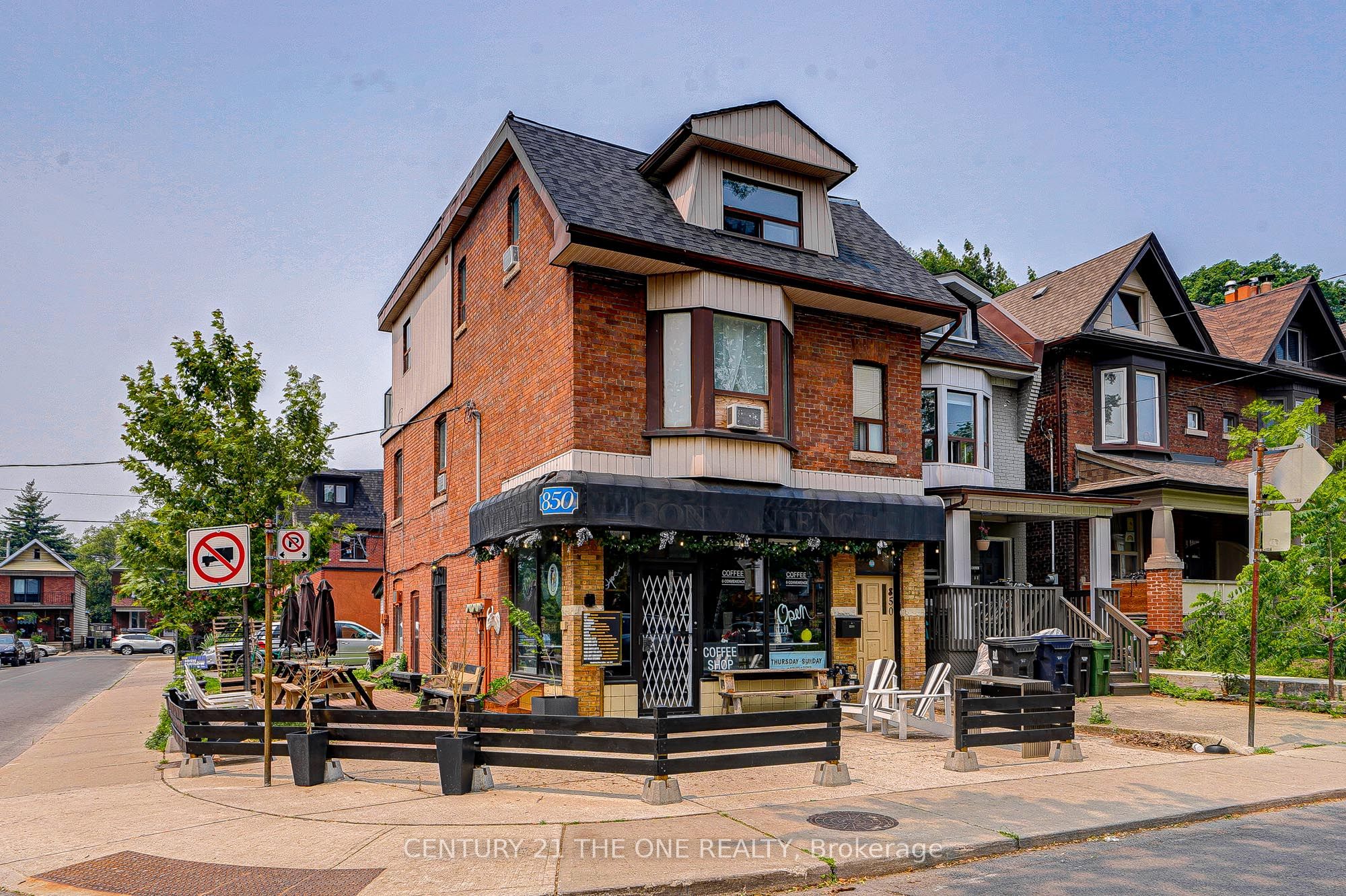 #ground - 850 Carlaw Avenue Property Photo 3