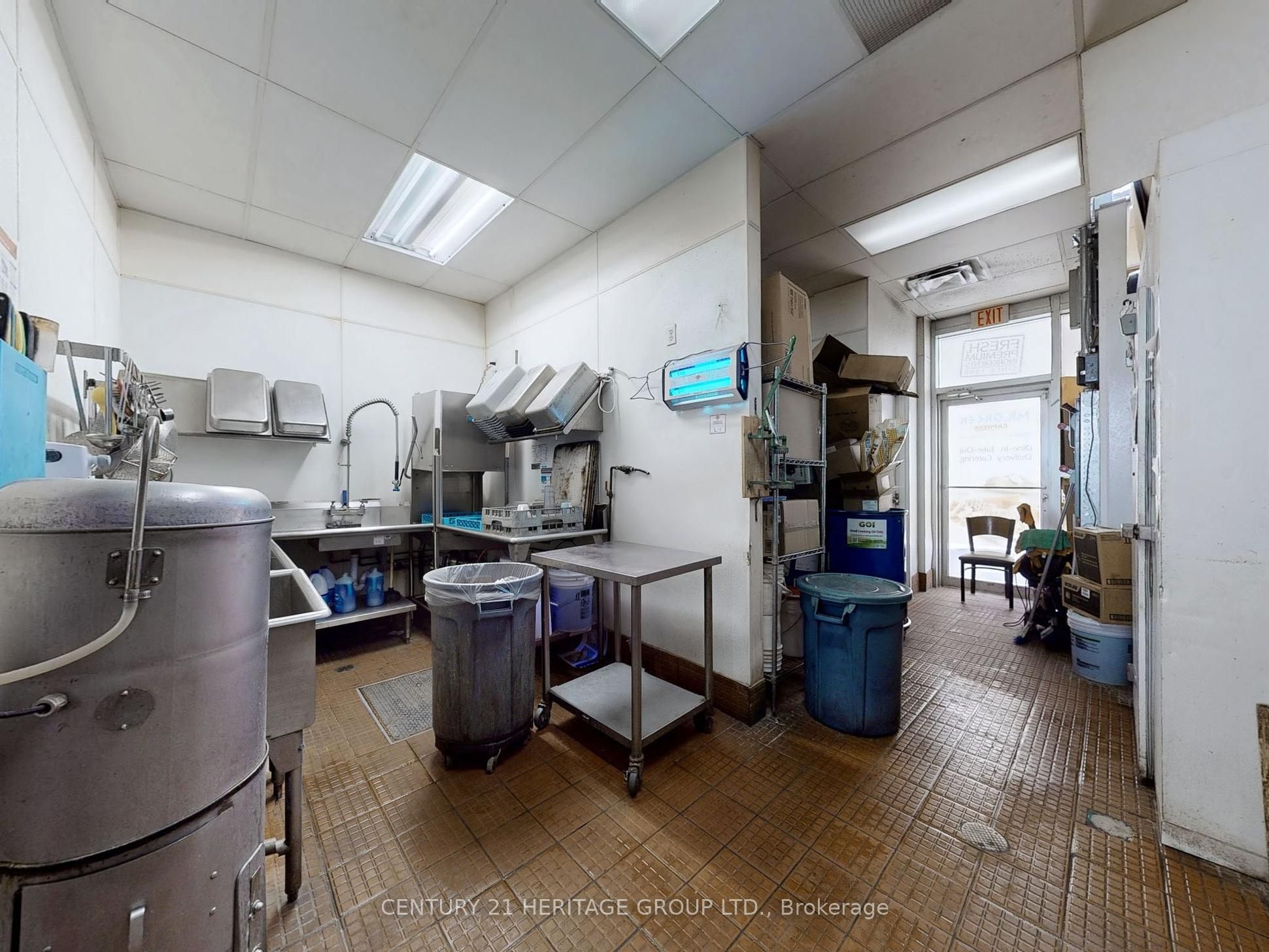 6015 Steeles Avenue Property Photo 27