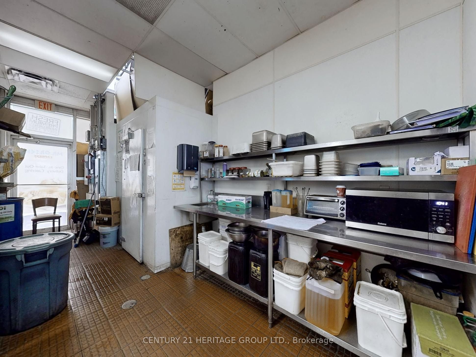 6015 Steeles Avenue Property Photo 28