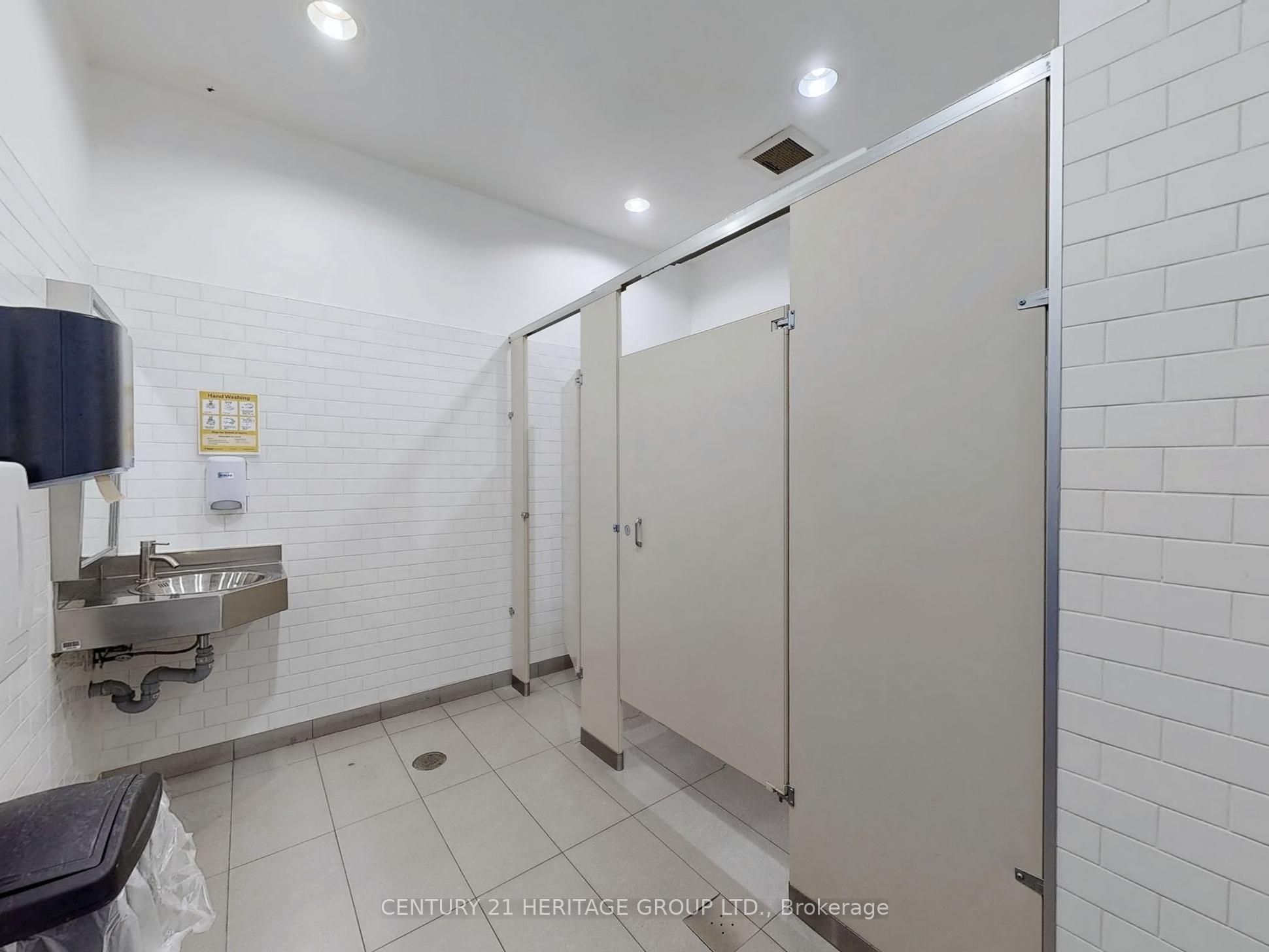 6015 Steeles Avenue Property Photo 32