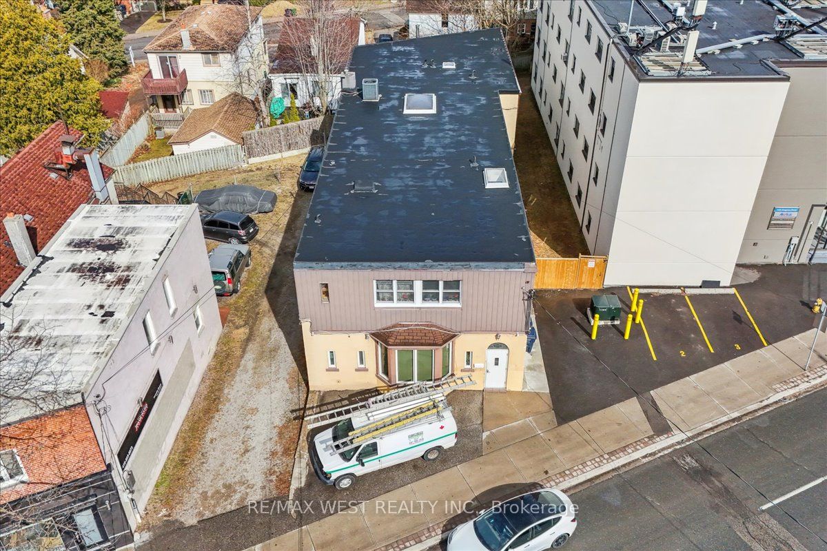1408 Kingston Road Property Photo 7