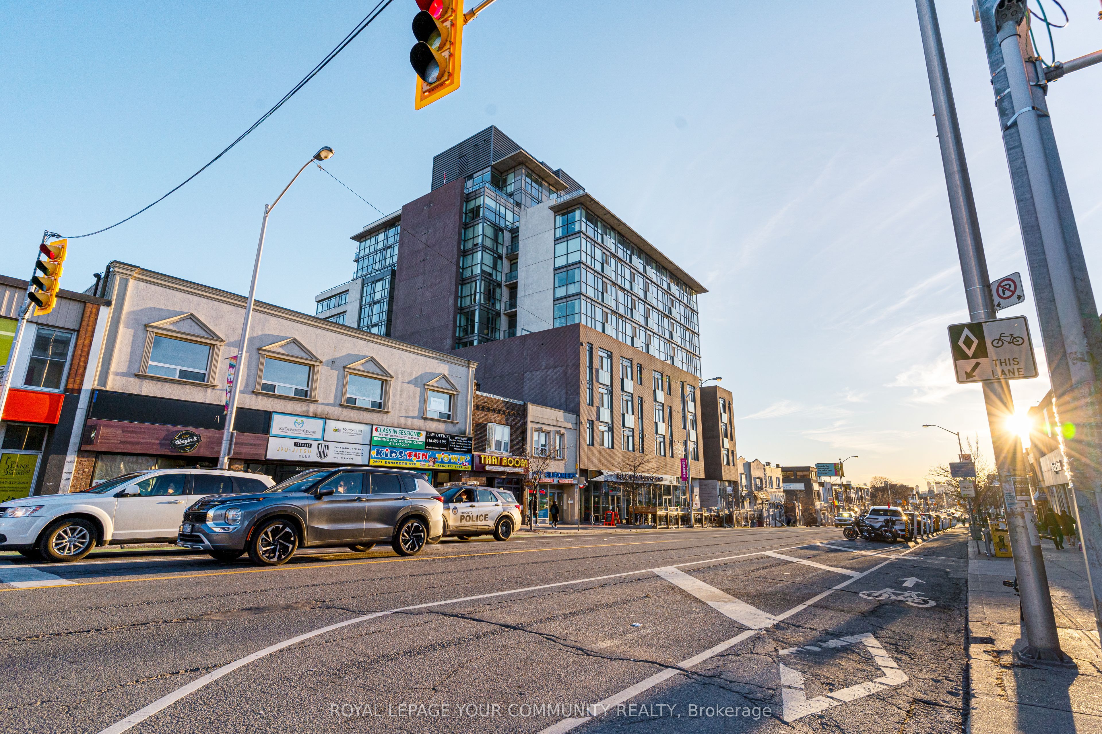 #811 - 2055 Danforth Avenue Property Photo