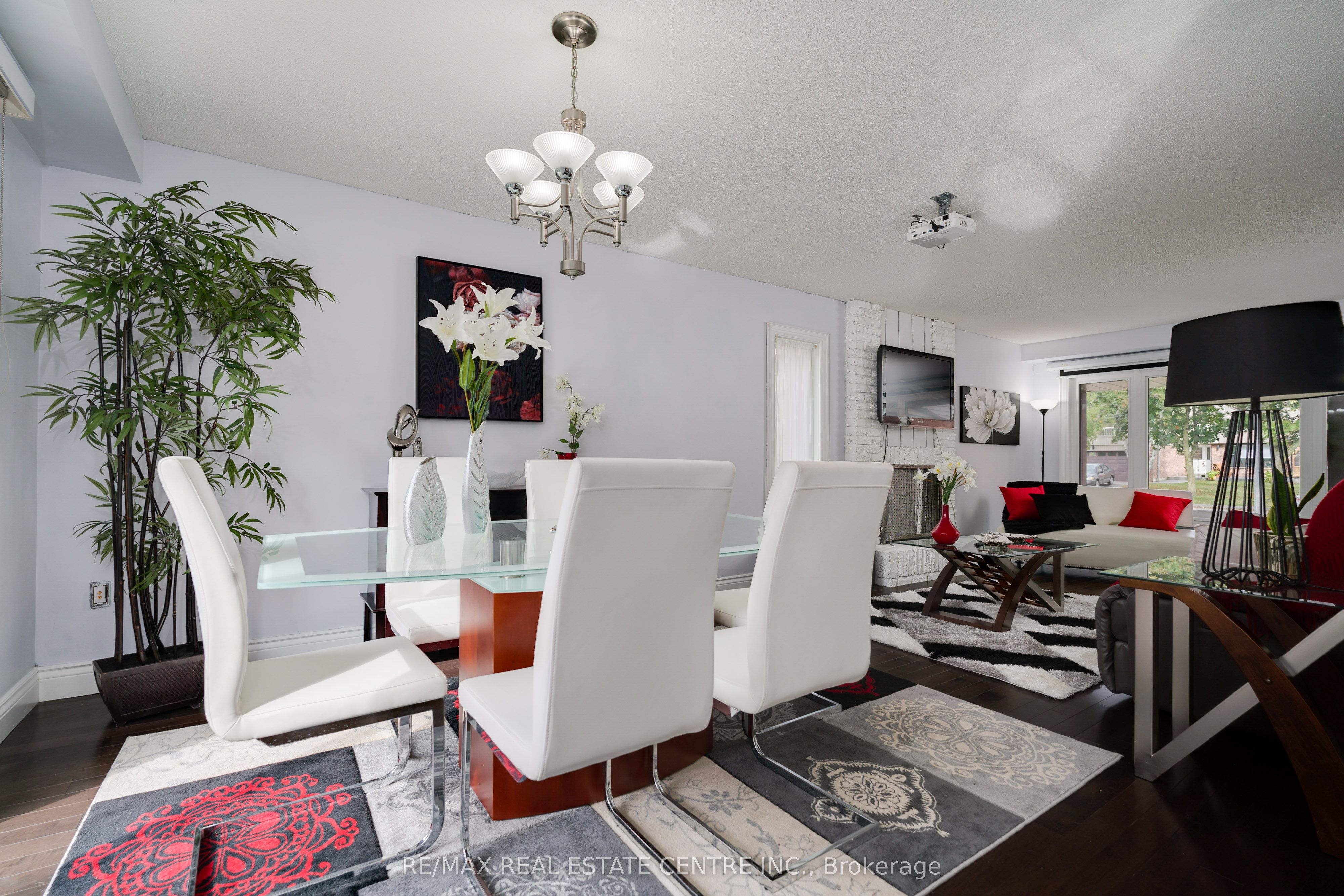 #cres - 1865 Malden Crescent Property Photo