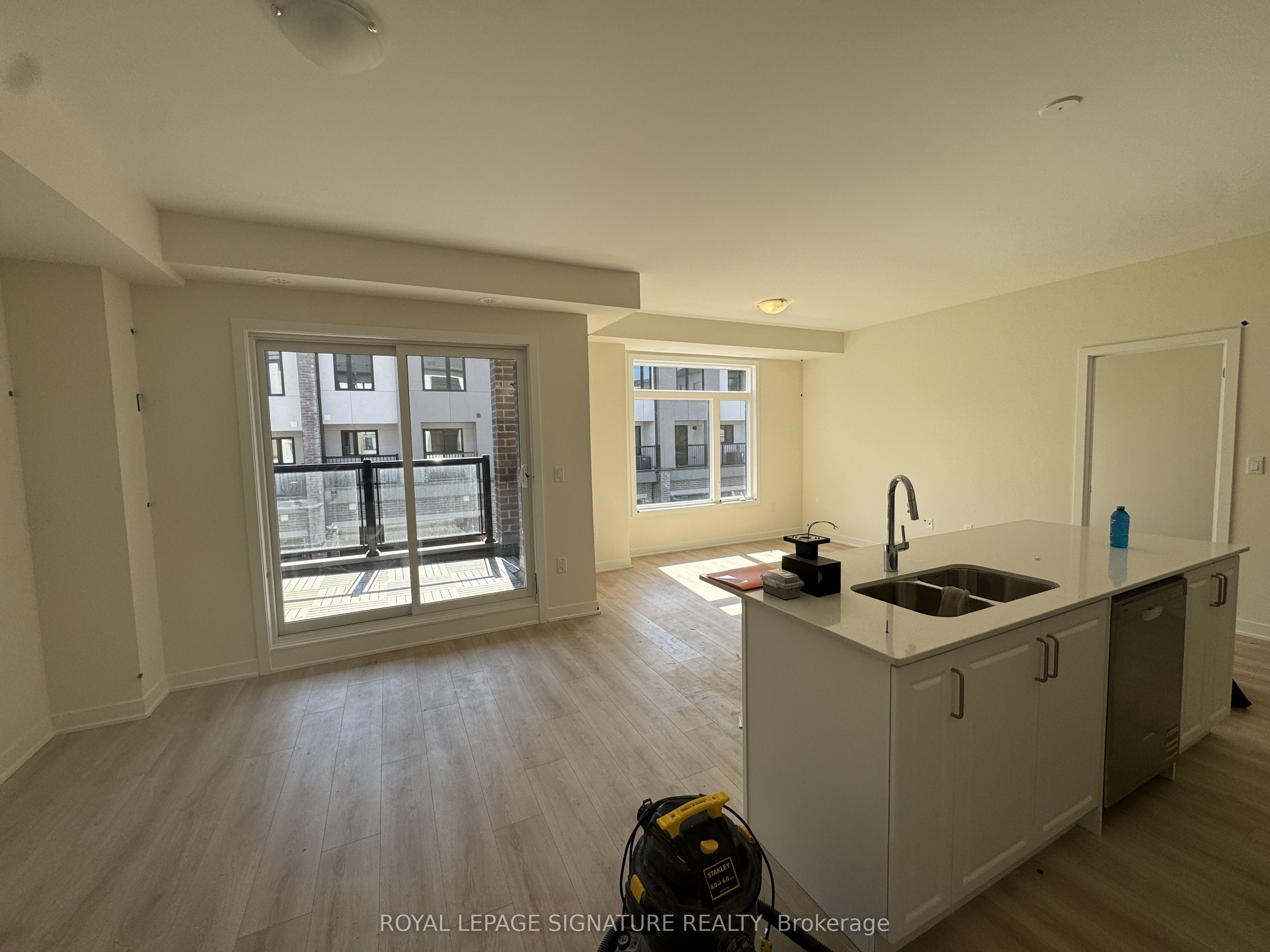 #1011 - 1695 Dersan Street Property Photo