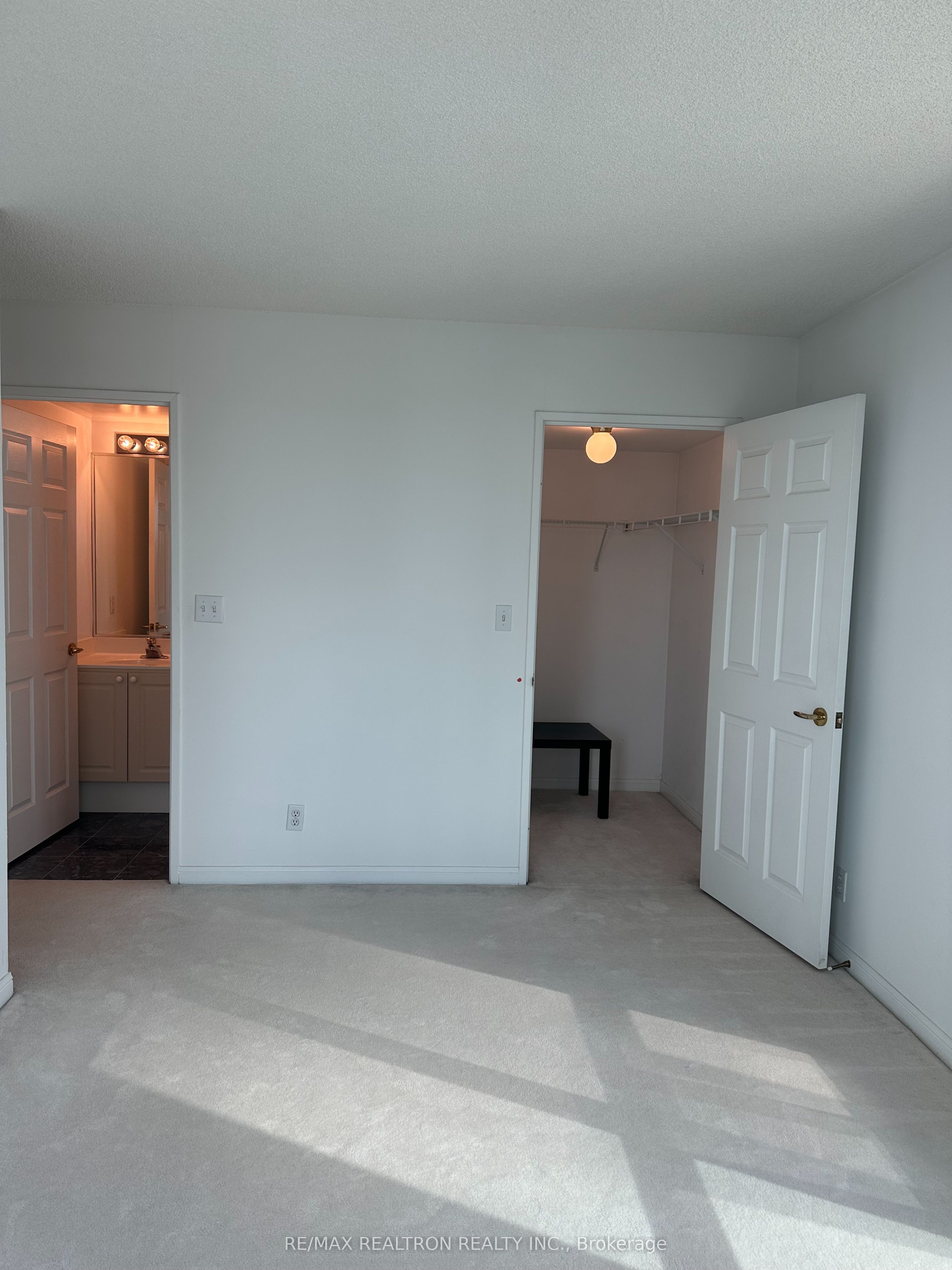 #2003 - 8 Lee Centre Drive Property Photo 3