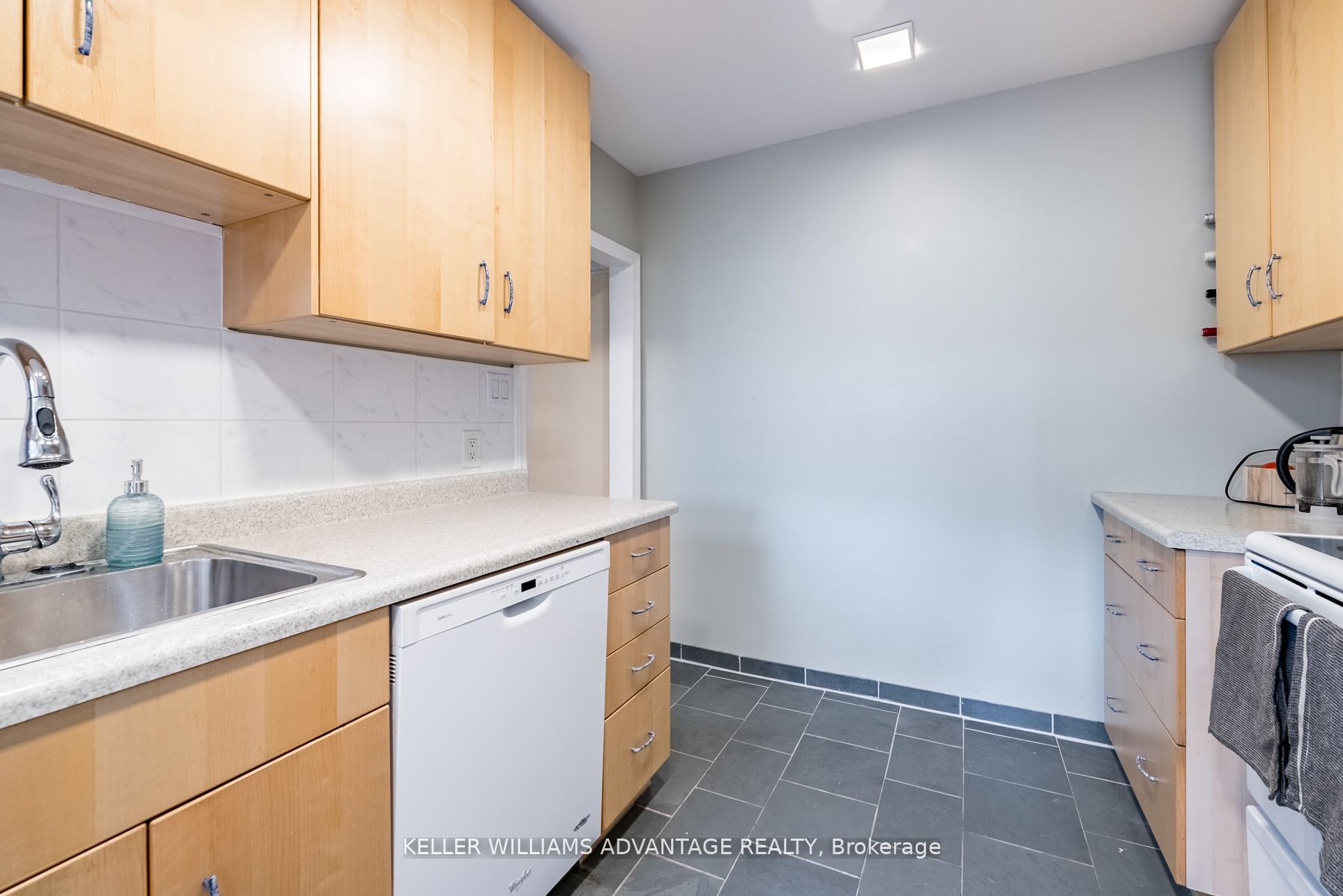 462&464 Sammon Avenue Property Photo 12