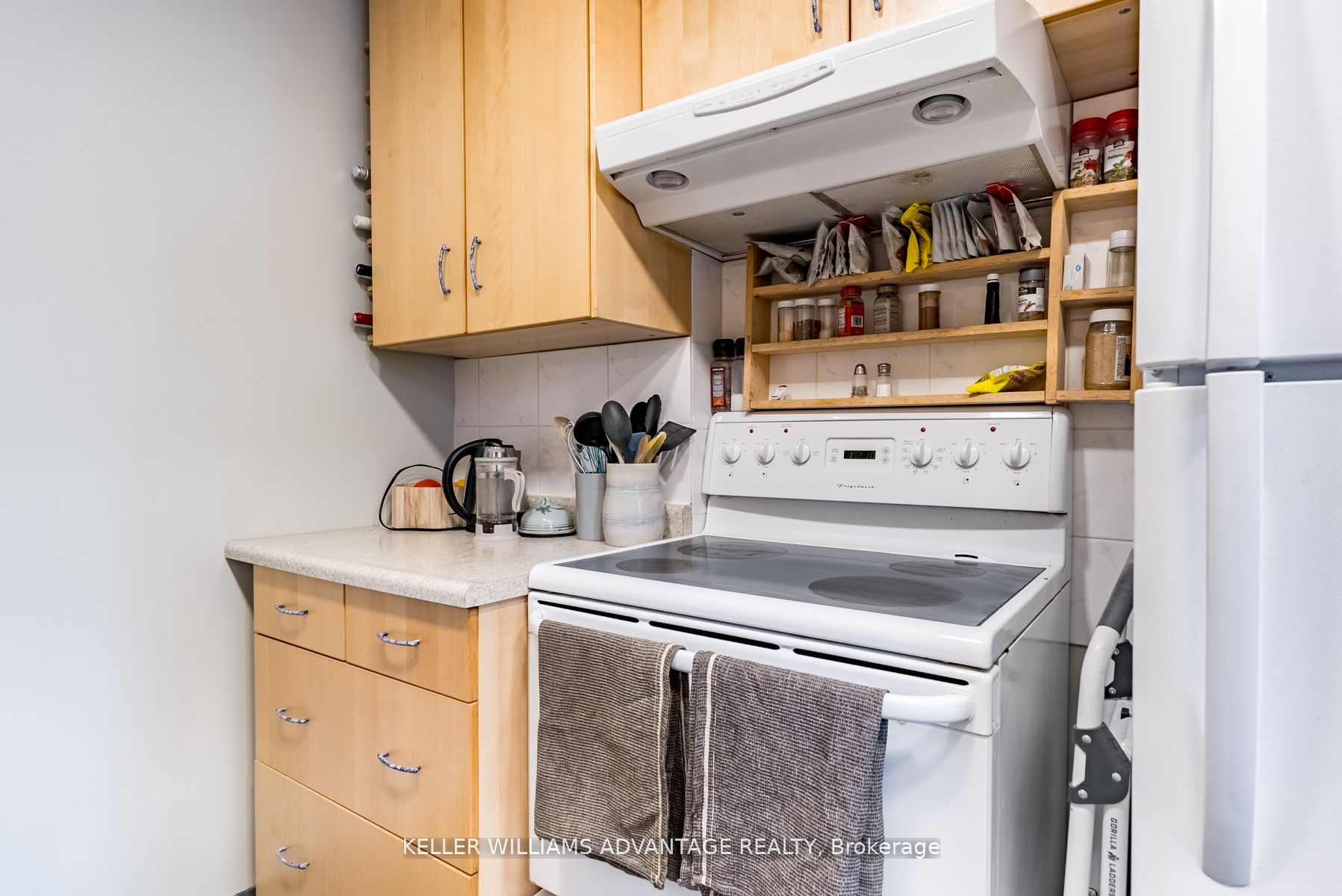 462&464 Sammon Avenue Property Photo 13