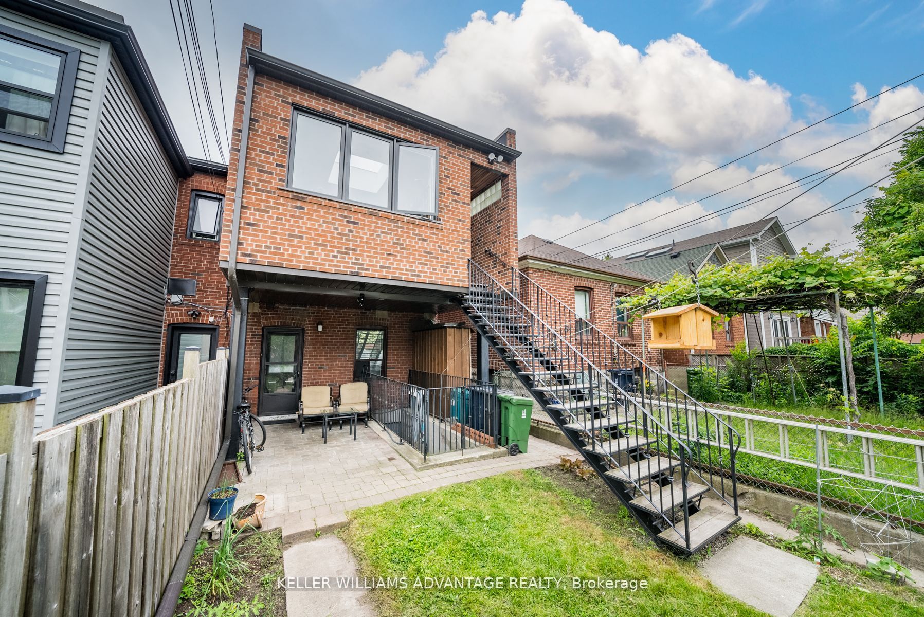 462&464 Sammon Avenue Property Photo 37