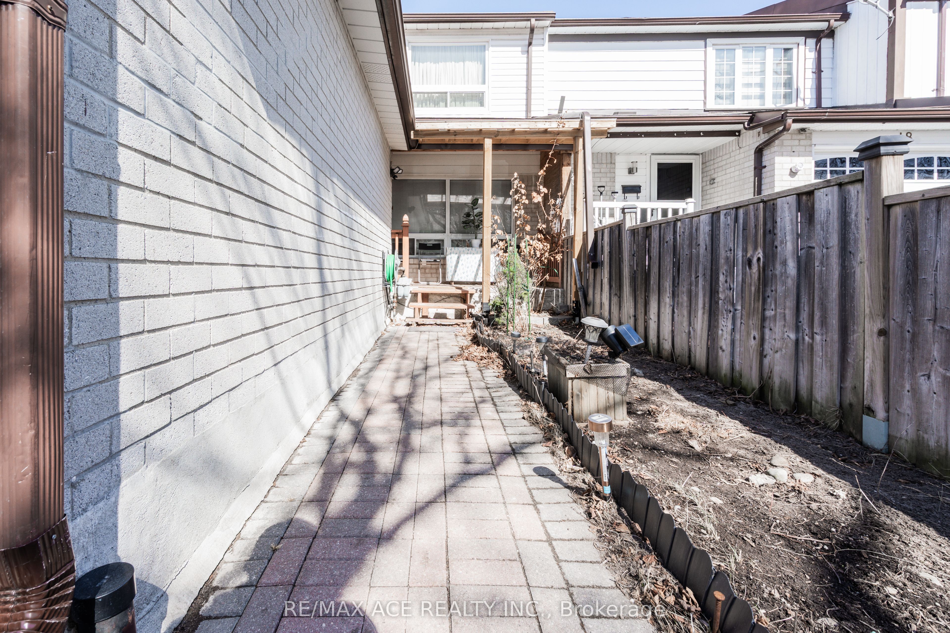 50 Parsell Square Property Photo 3