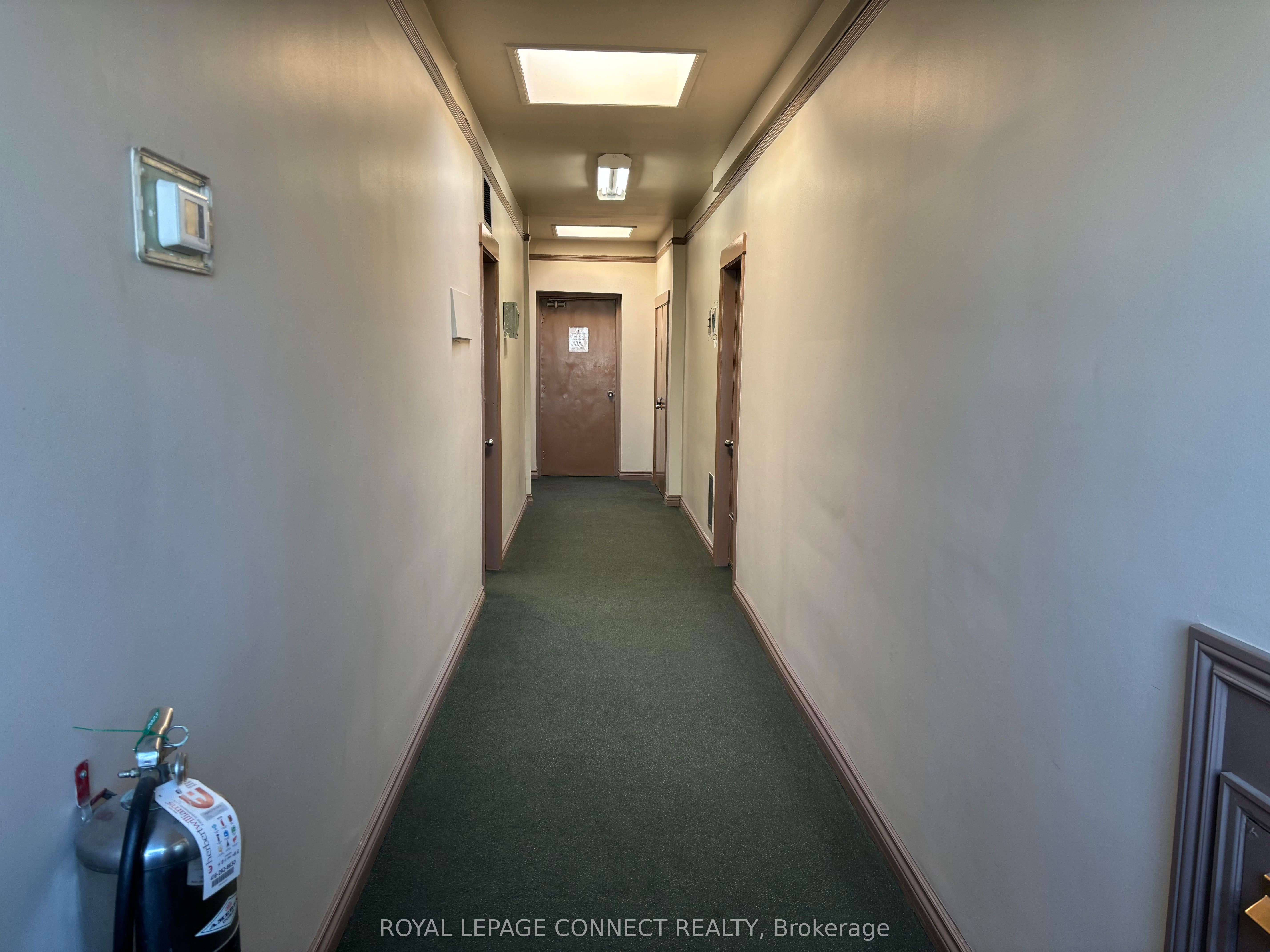 #1 - 62 Harwood Avenue Property Photo 6