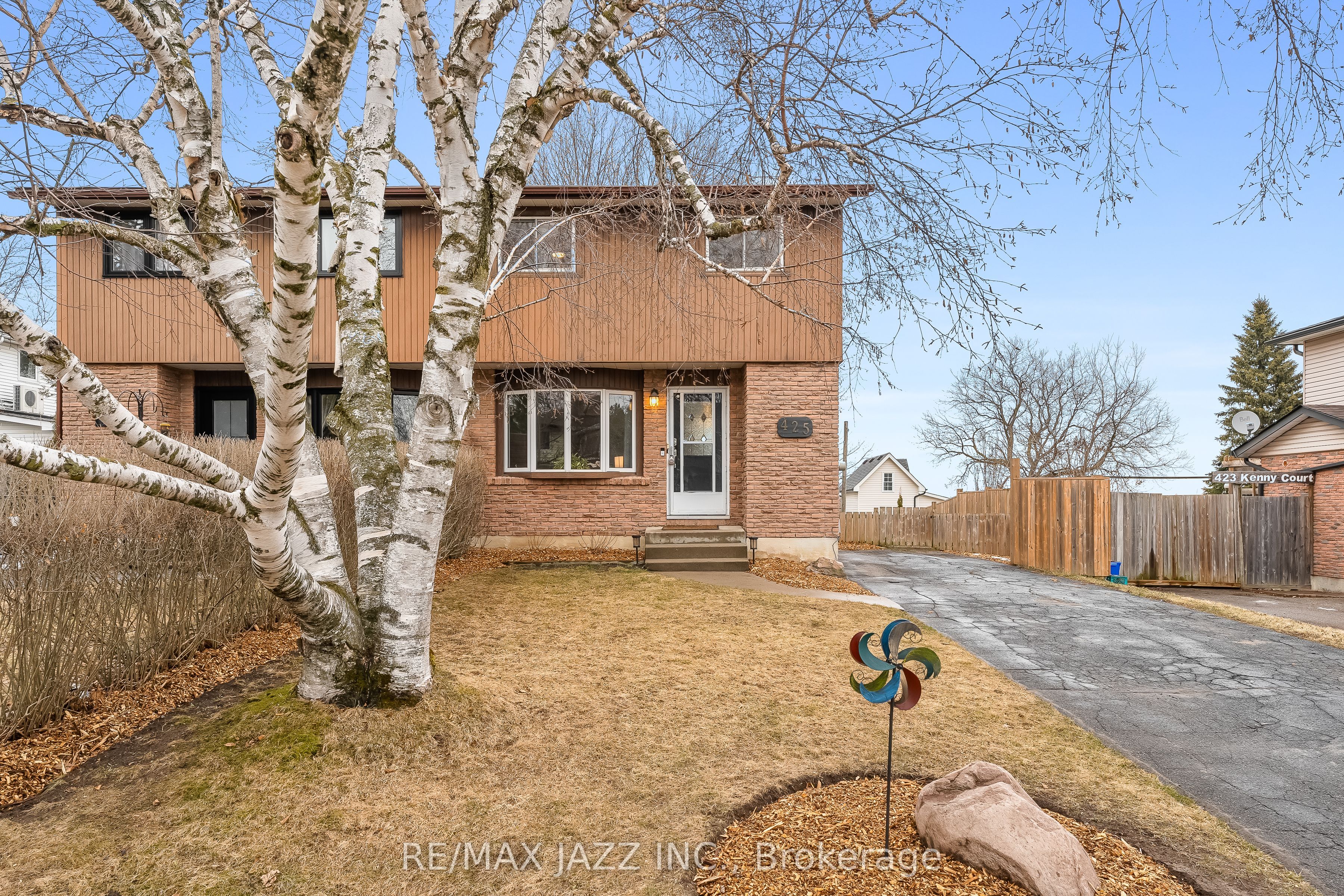 425 Kenny Court Property Photo