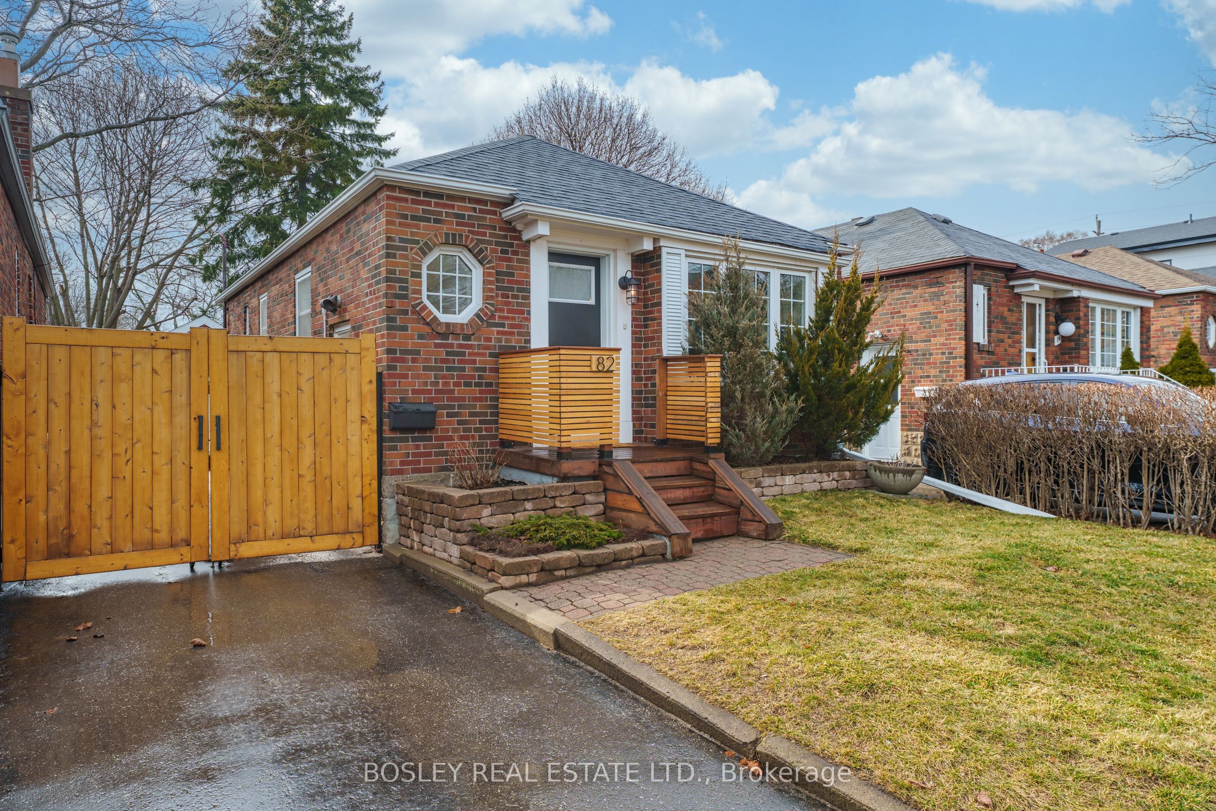 82 Manderley Drive Property Photo