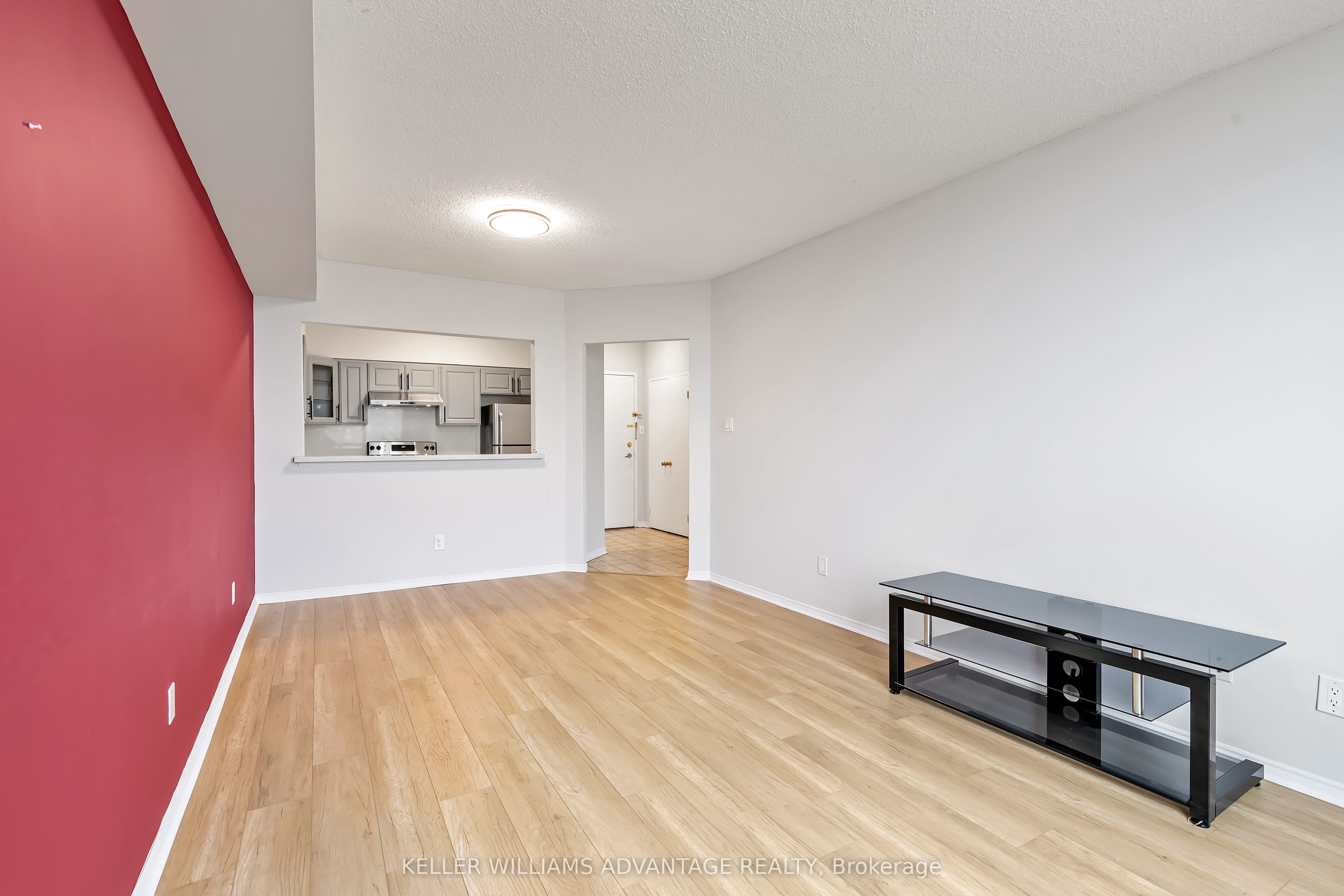 #1010 - 410 Mclevin Avenue Property Photo 5
