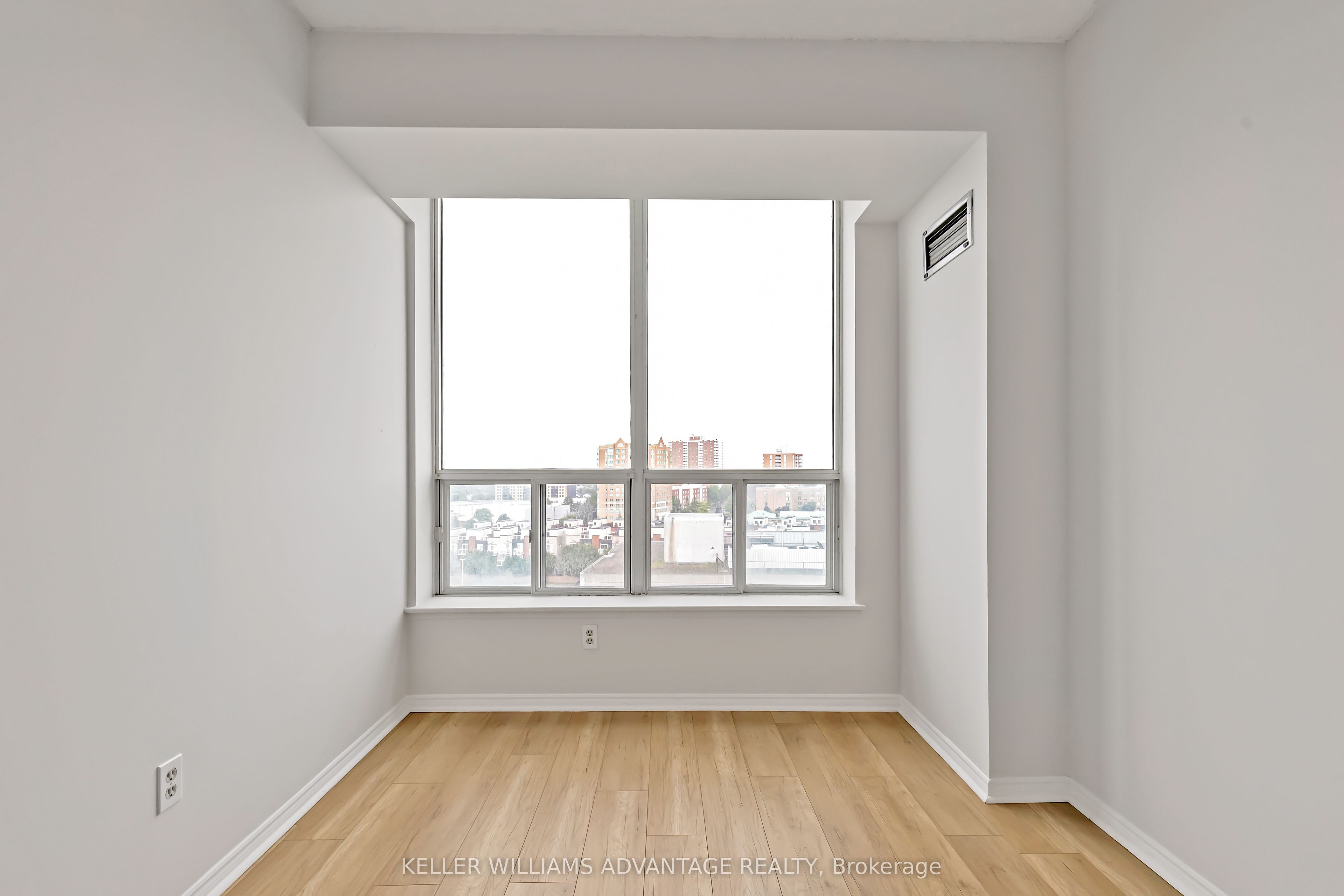 #1010 - 410 Mclevin Avenue Property Photo 12
