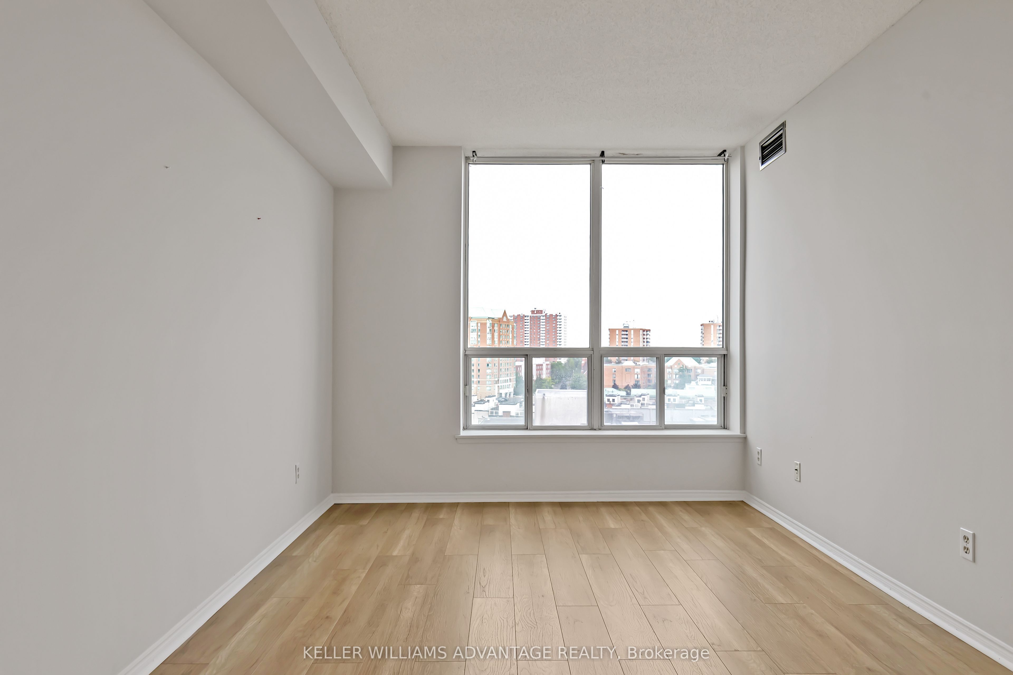 #1010 - 410 Mclevin Avenue Property Photo 15