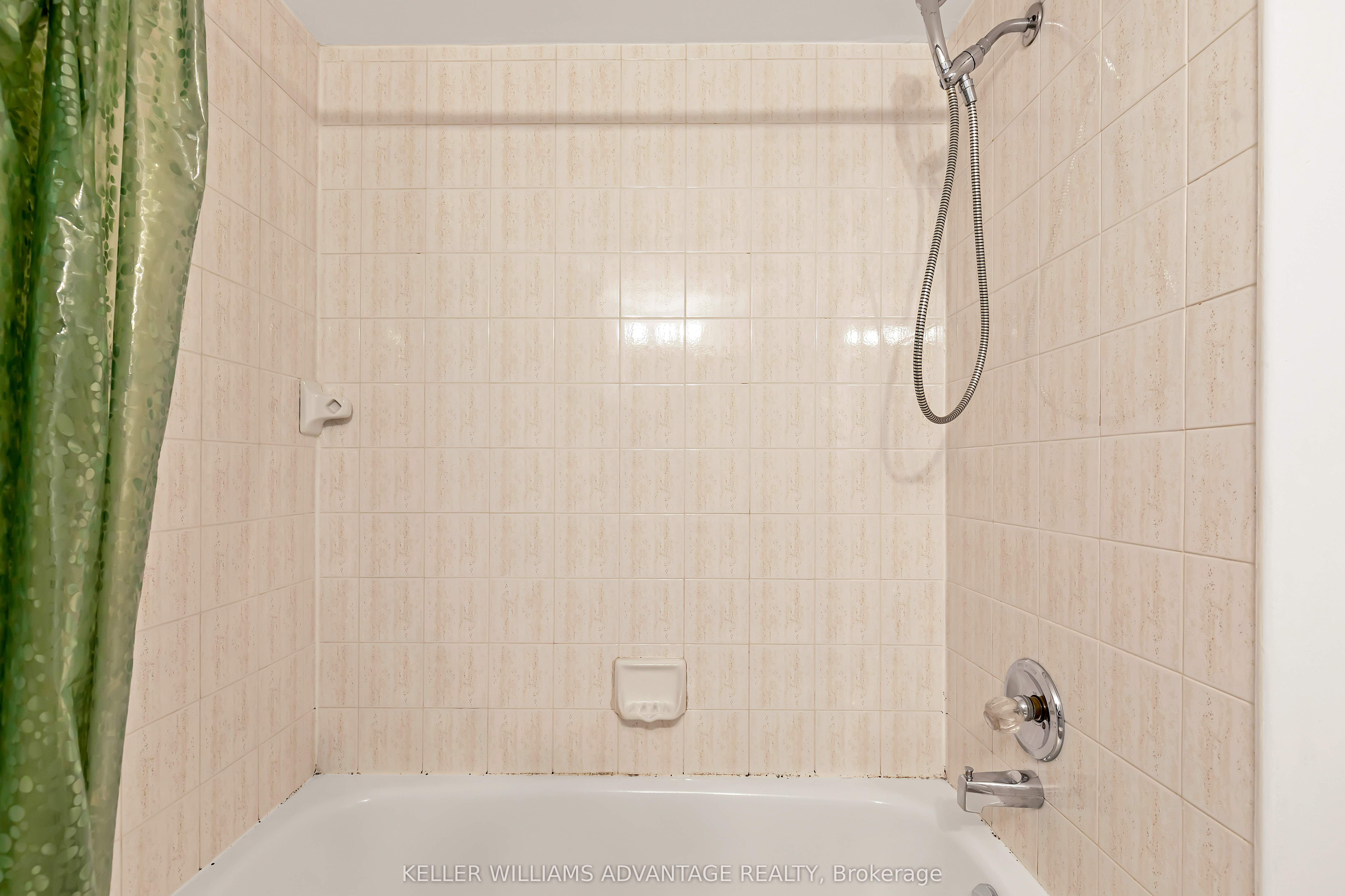 #1010 - 410 Mclevin Avenue Property Photo 19