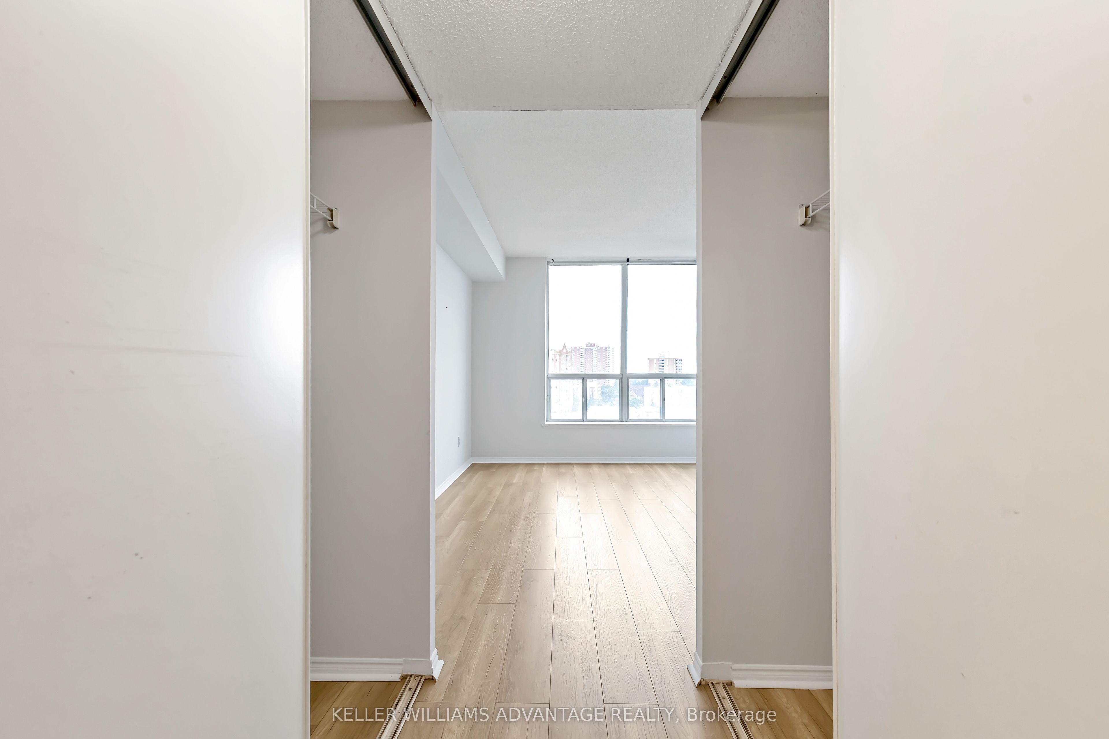 #1010 - 410 Mclevin Avenue Property Photo 20