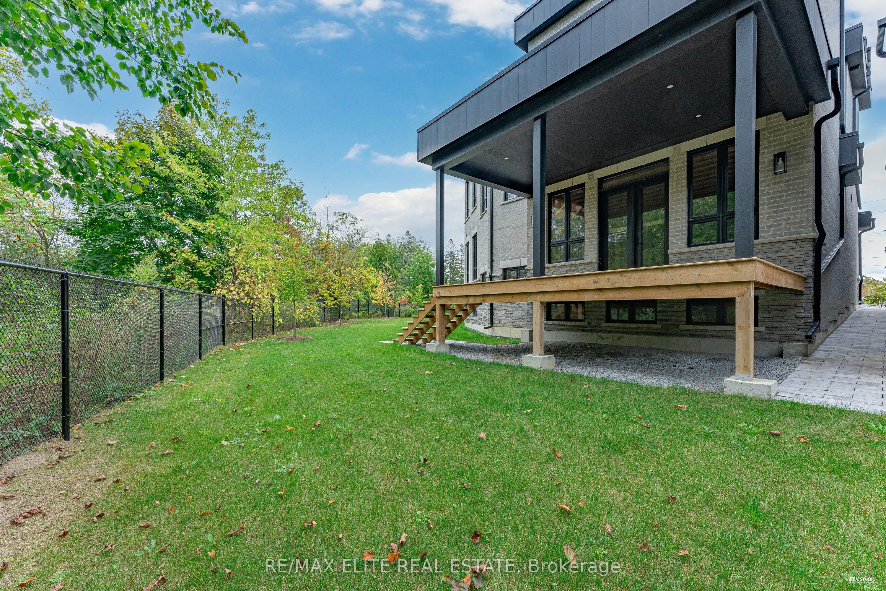6 Tidmarsh Lane Property Photo 8