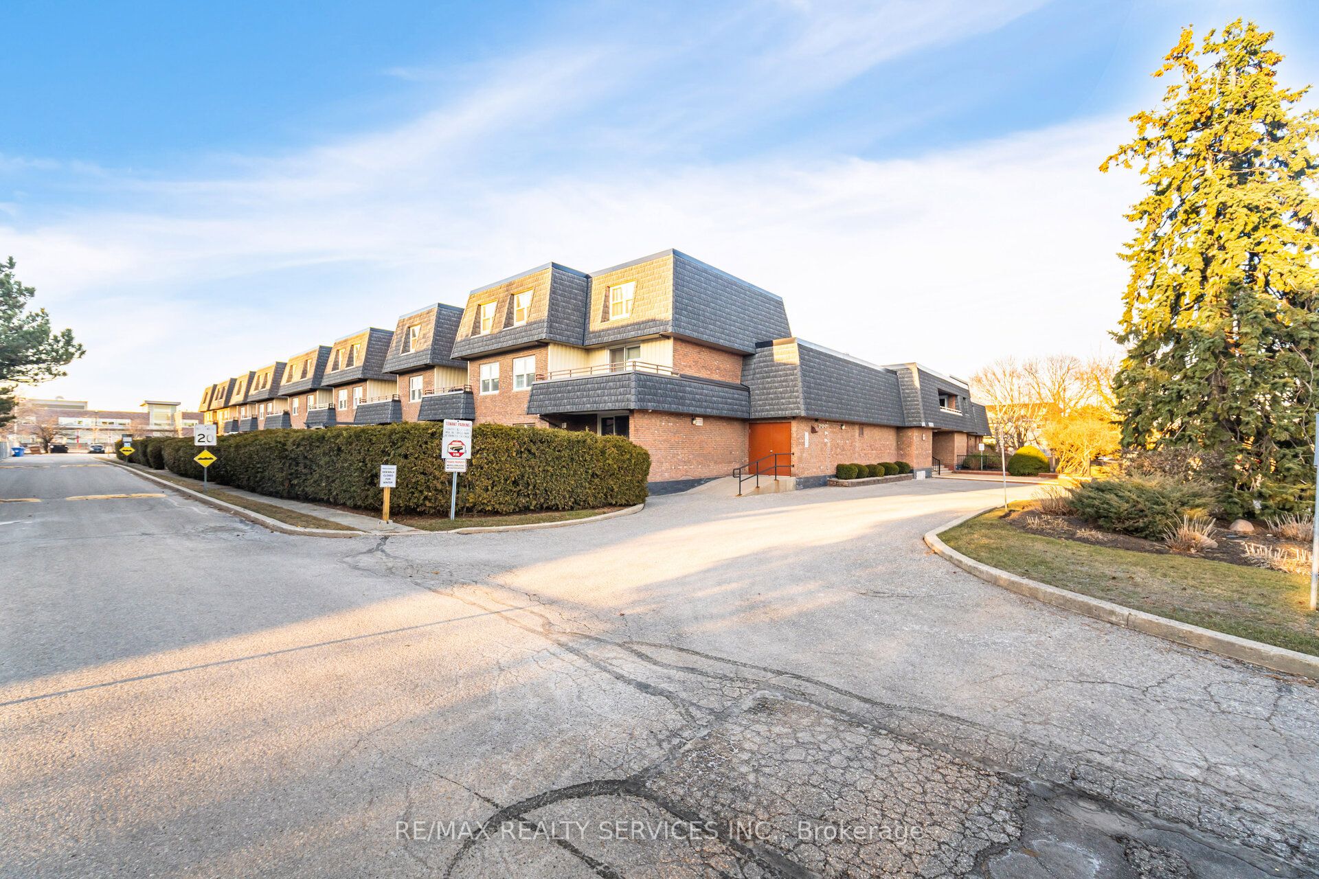 #223 - 580 Mary Street Property Photo