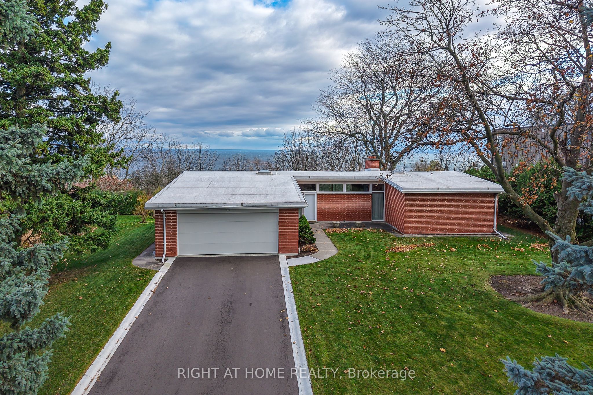 59 Hill Crescent Property Photo 3