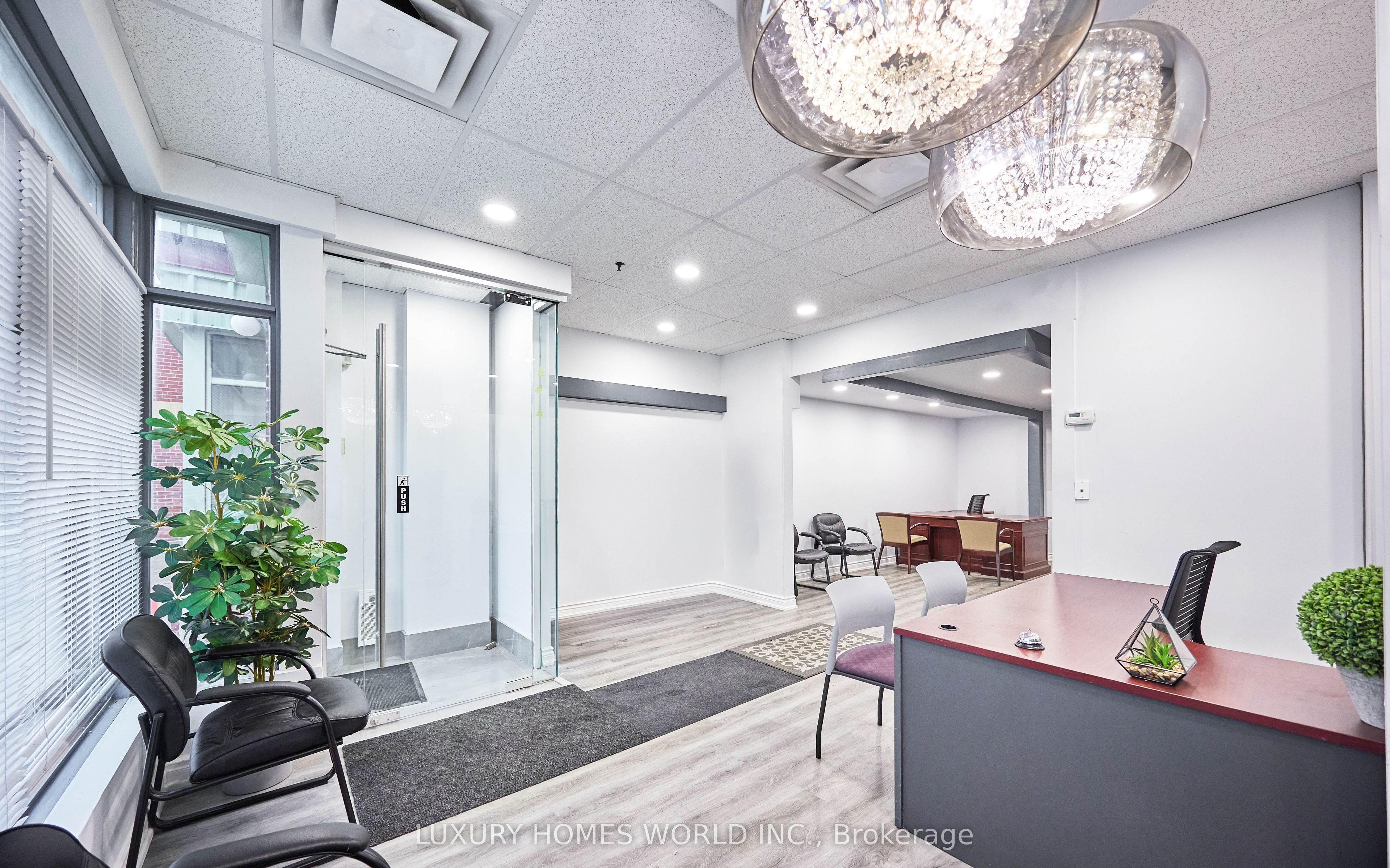 #18 - 110 Ironside Crescent Property Photo 6