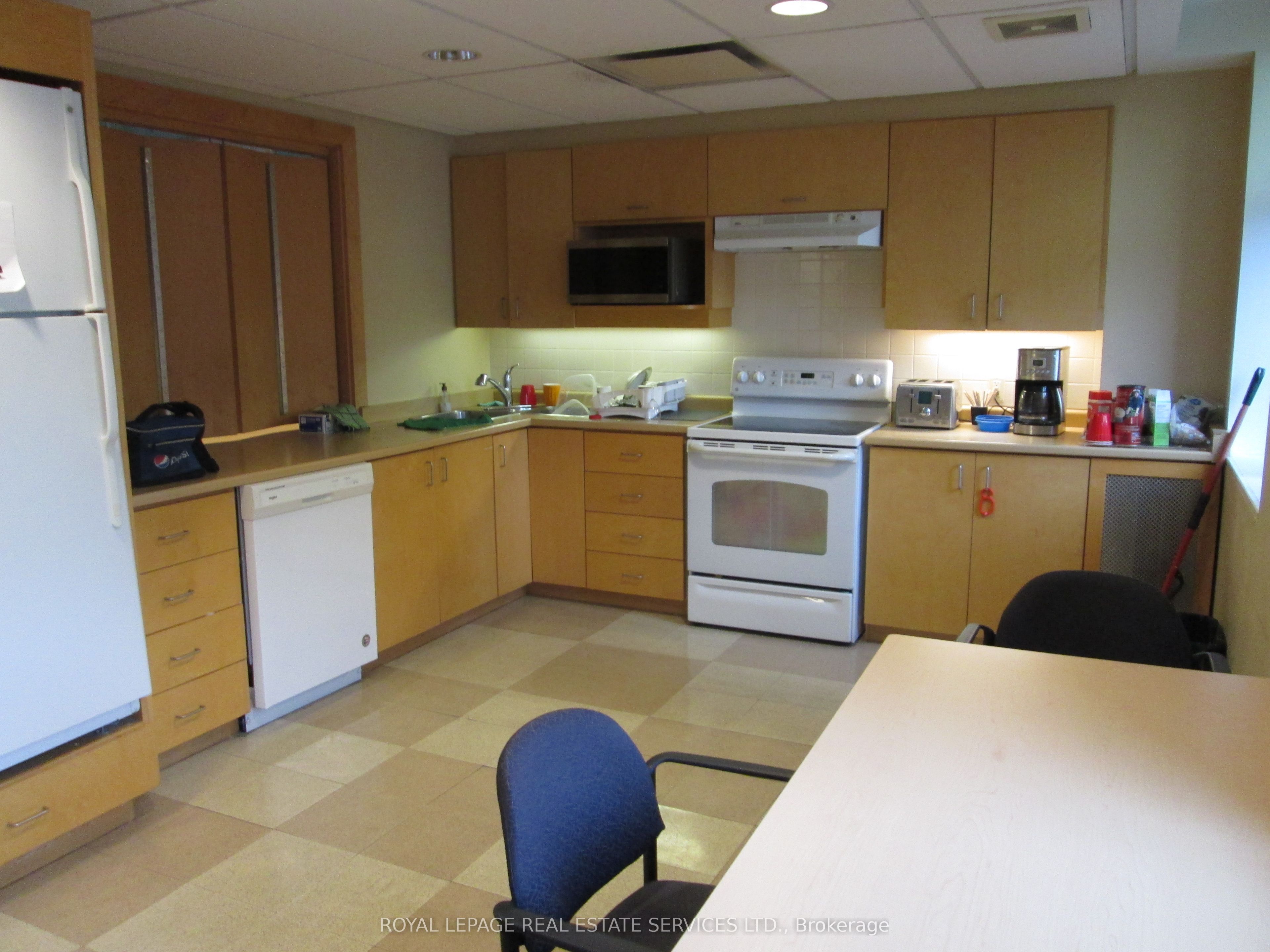 2550 Danforth Avenue Property Photo 7