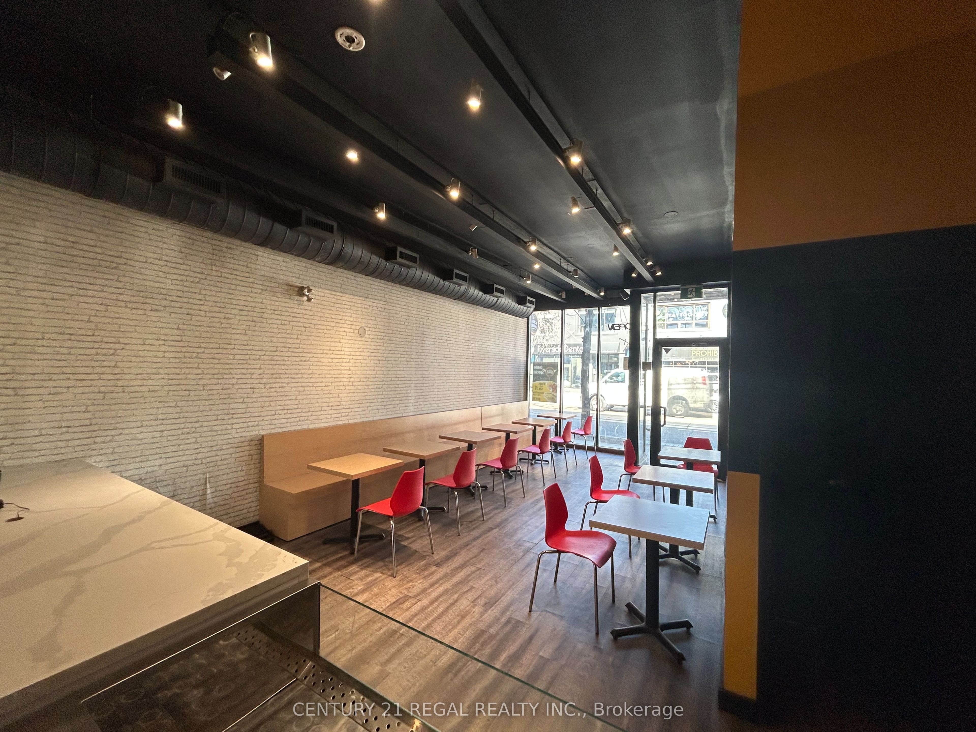 689 Queen Street Property Photo 8