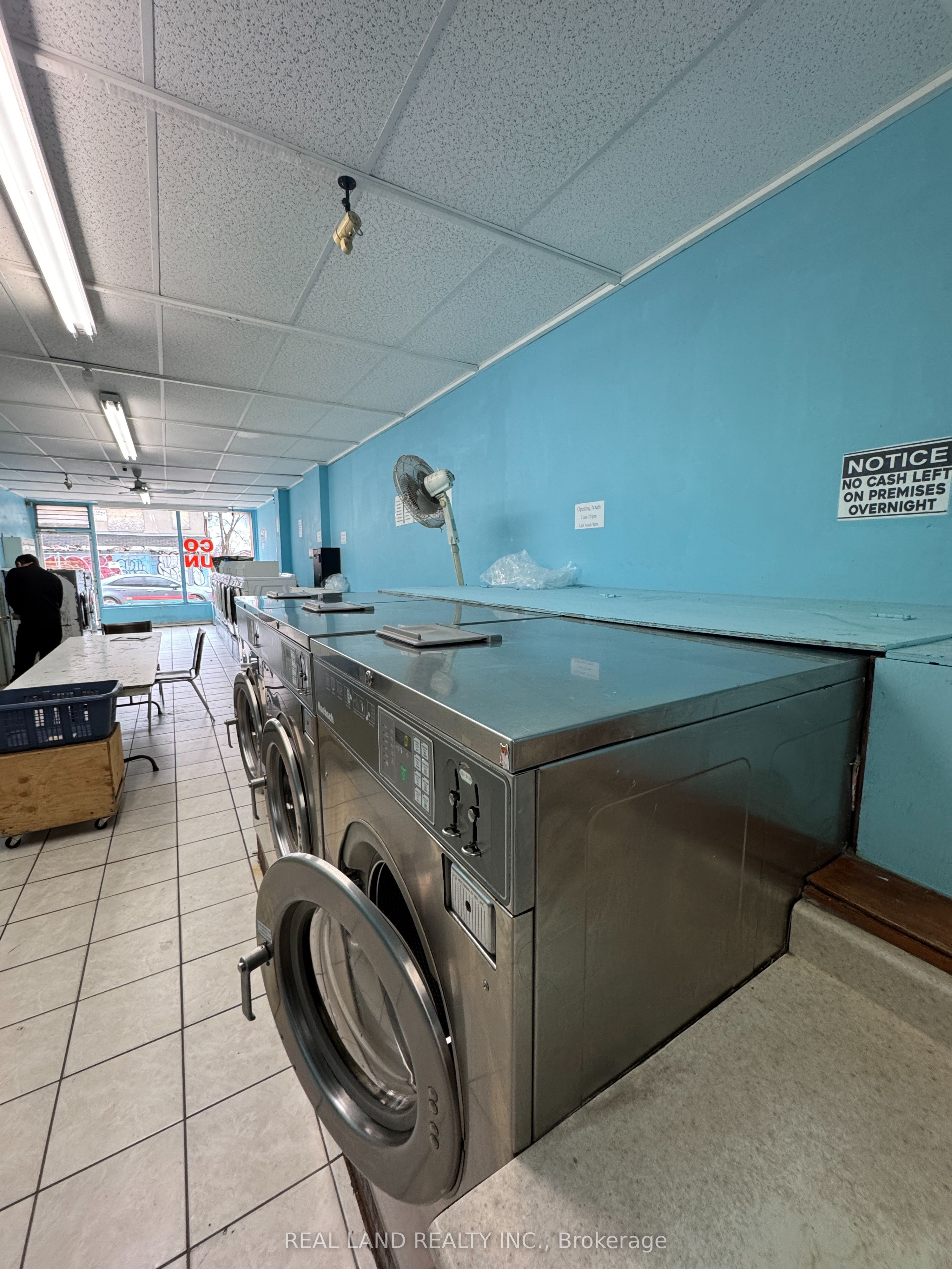 1322 A Gerrard Street Property Photo 2